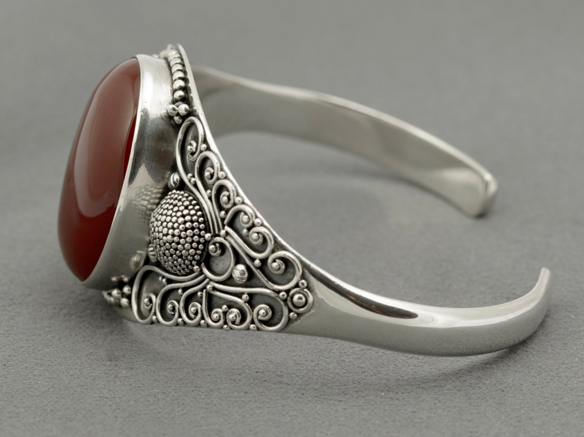 Suarti Sterling Silver Chunky Bangle With Large Carnelian Cabochon Hallmark 2008 (B2634)