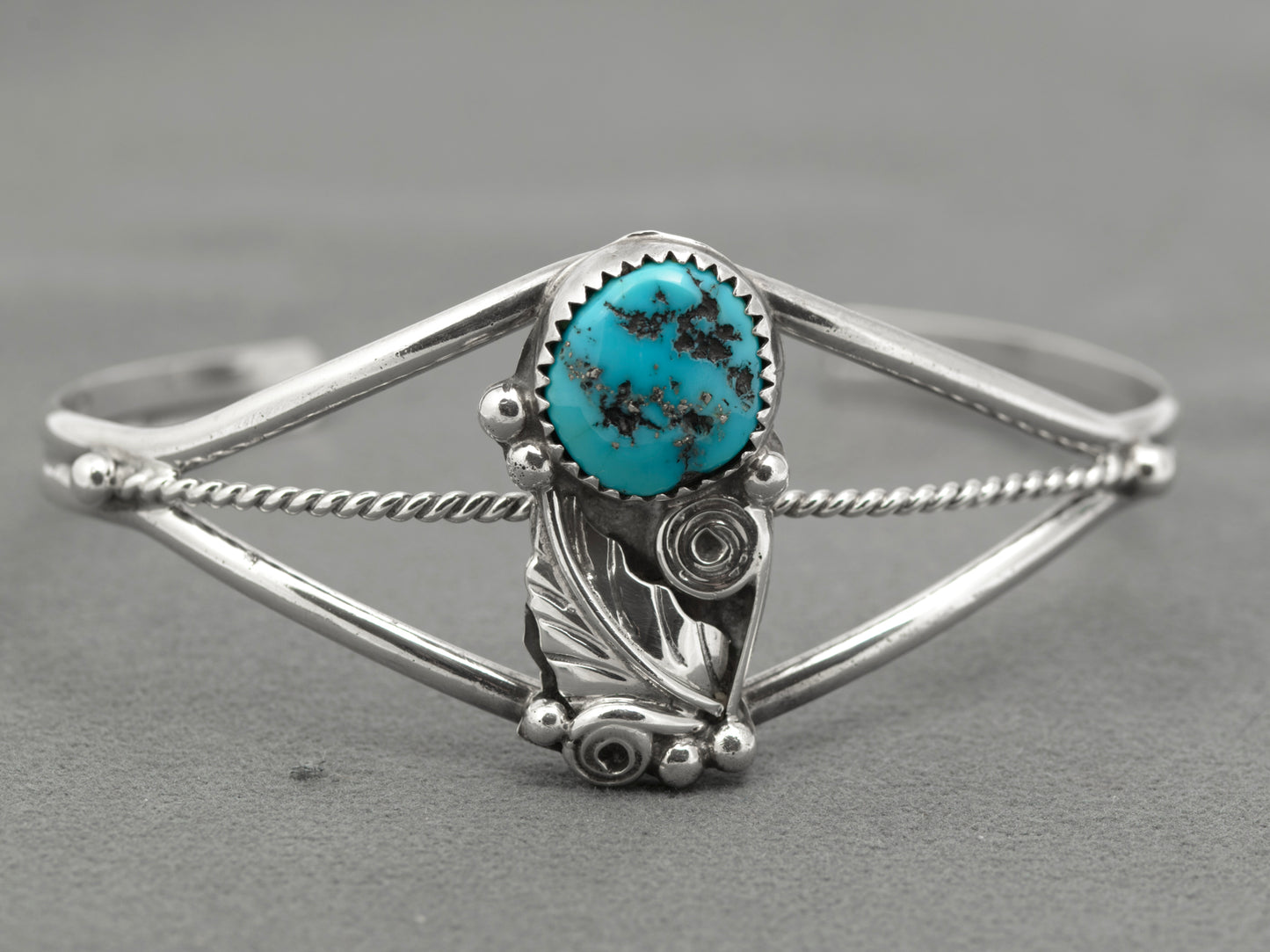 Vintage Sterling Silver Native American Design Bangle With Turquoise Cabochon (B2636)