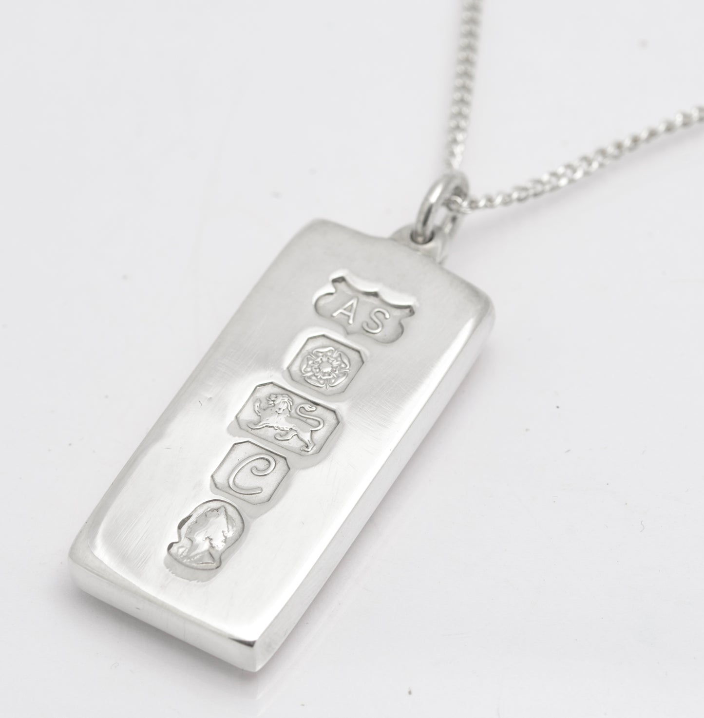 Vintage Sterling Silver Ingot Pendant Necklace Queen Elizabeth II Silver Jubilee (B2644)