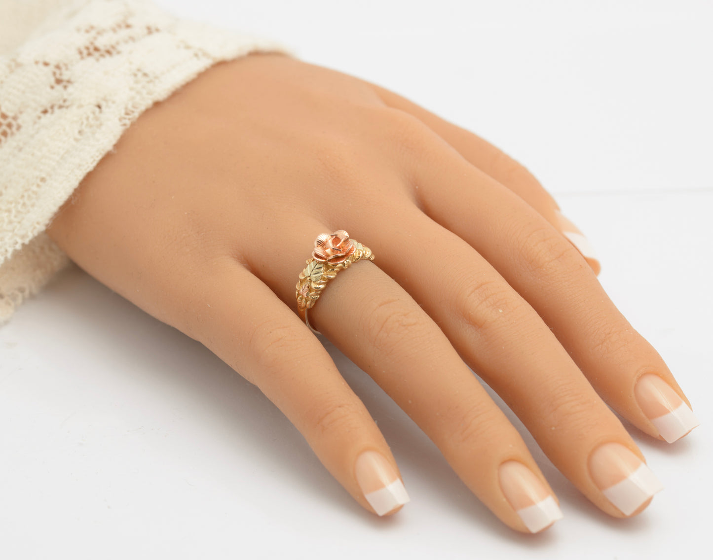 Black Hills 10K Tri Coloured Gold Ring Flower & Leaves Original Box/Certificate (C2675)