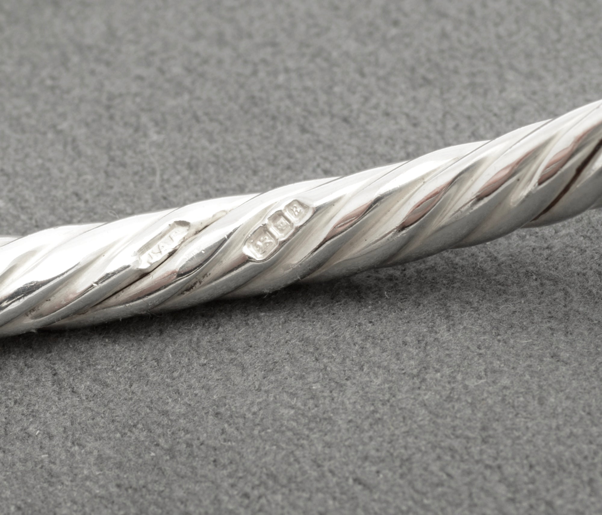 Vintage 925 Sterling Silver Twisted Band Torque Bangle London Hallmark (C2682)