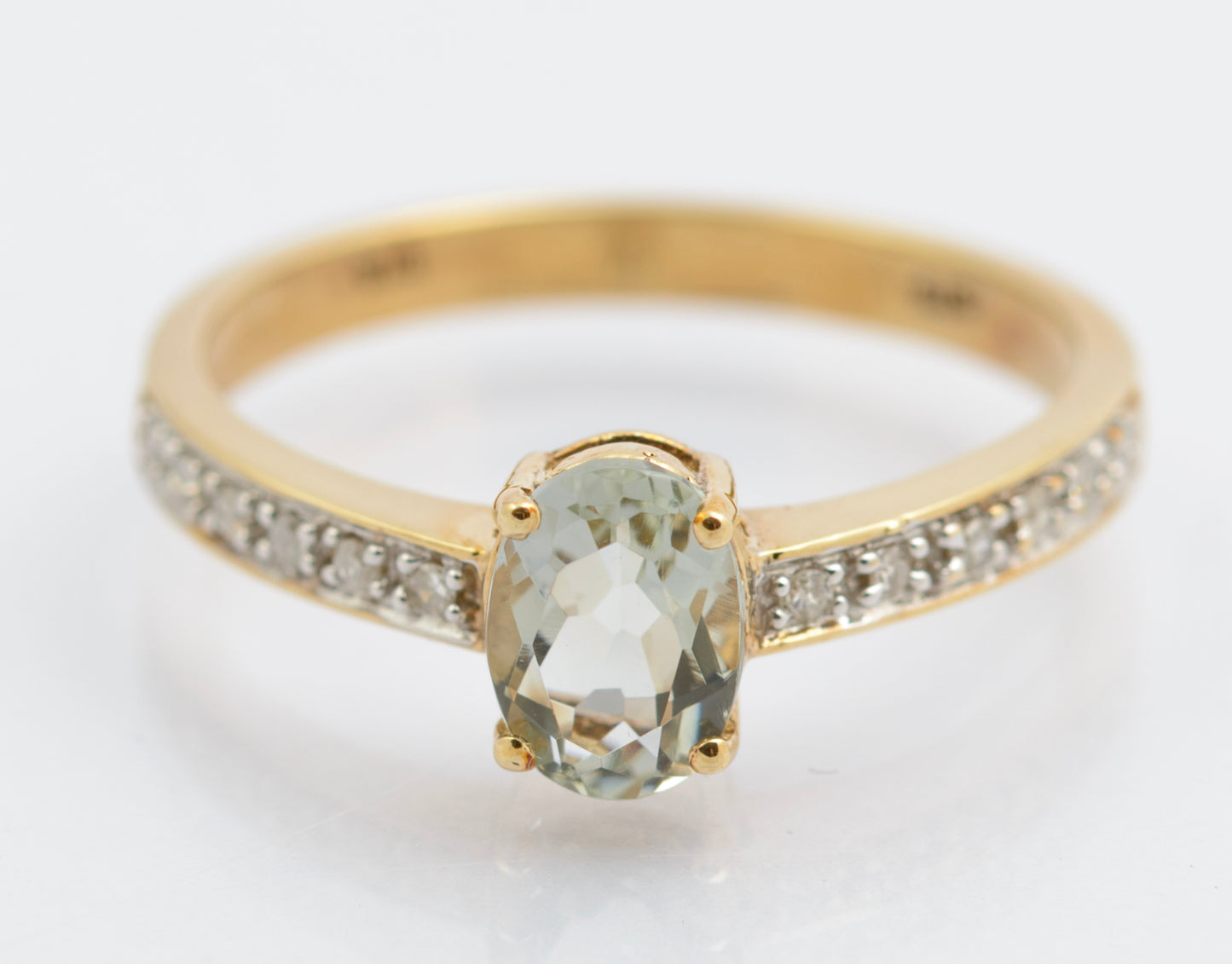 Vintage 9ct Gold & Aquamarine Gemstone Ring With Diamond Shoulders Size O (C2694)
