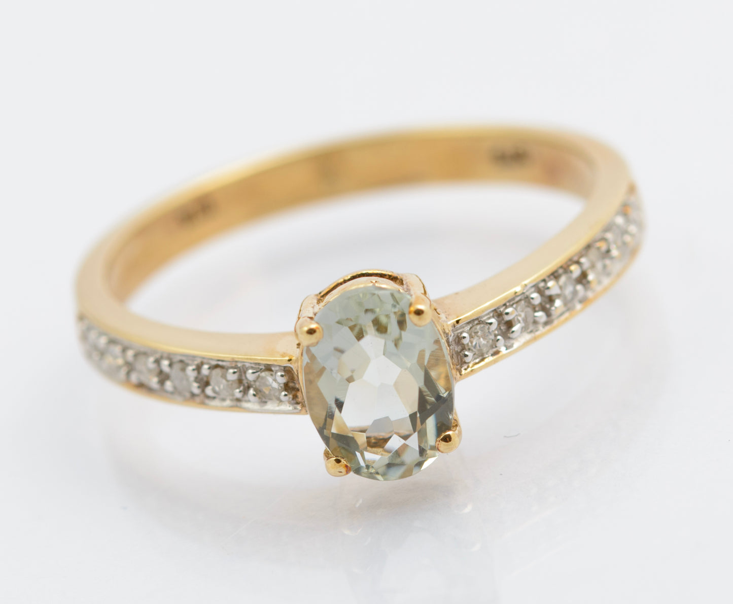 Vintage 9ct Gold & Aquamarine Gemstone Ring With Diamond Shoulders Size O (C2694)