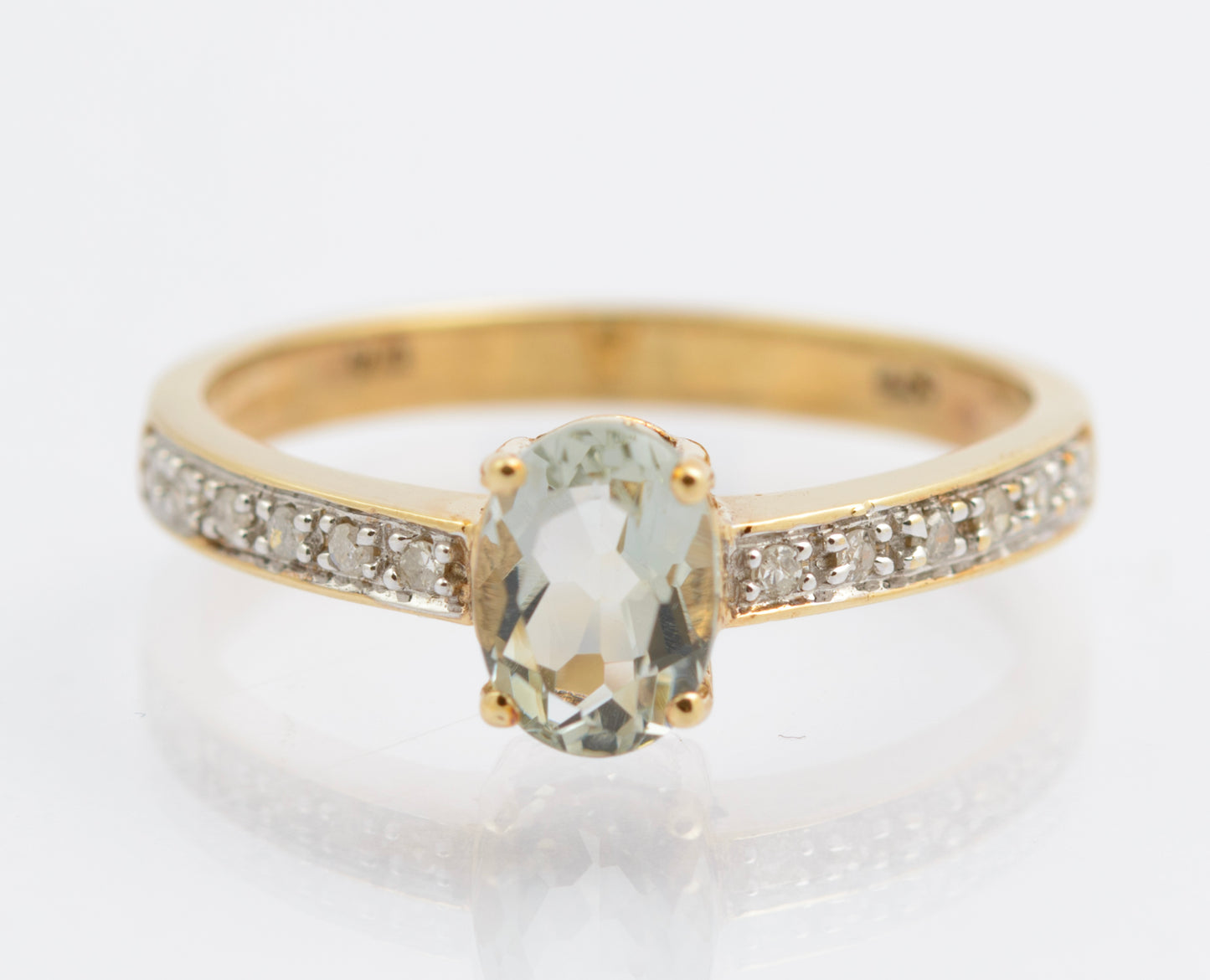 Vintage 9ct Gold & Aquamarine Gemstone Ring With Diamond Shoulders Size O (C2694)