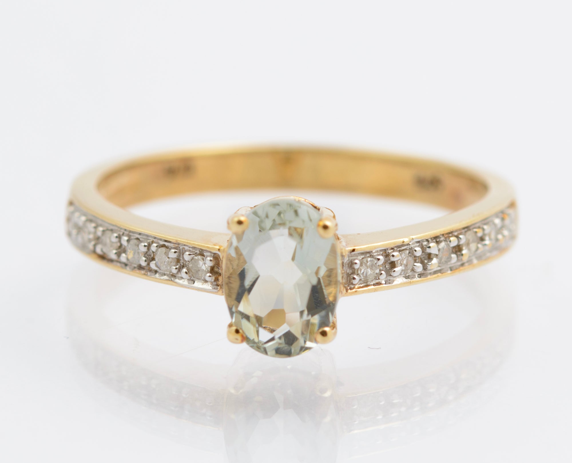 Vintage 9ct Gold & Aquamarine Gemstone Ring With Diamond Shoulders Size O (C2694)