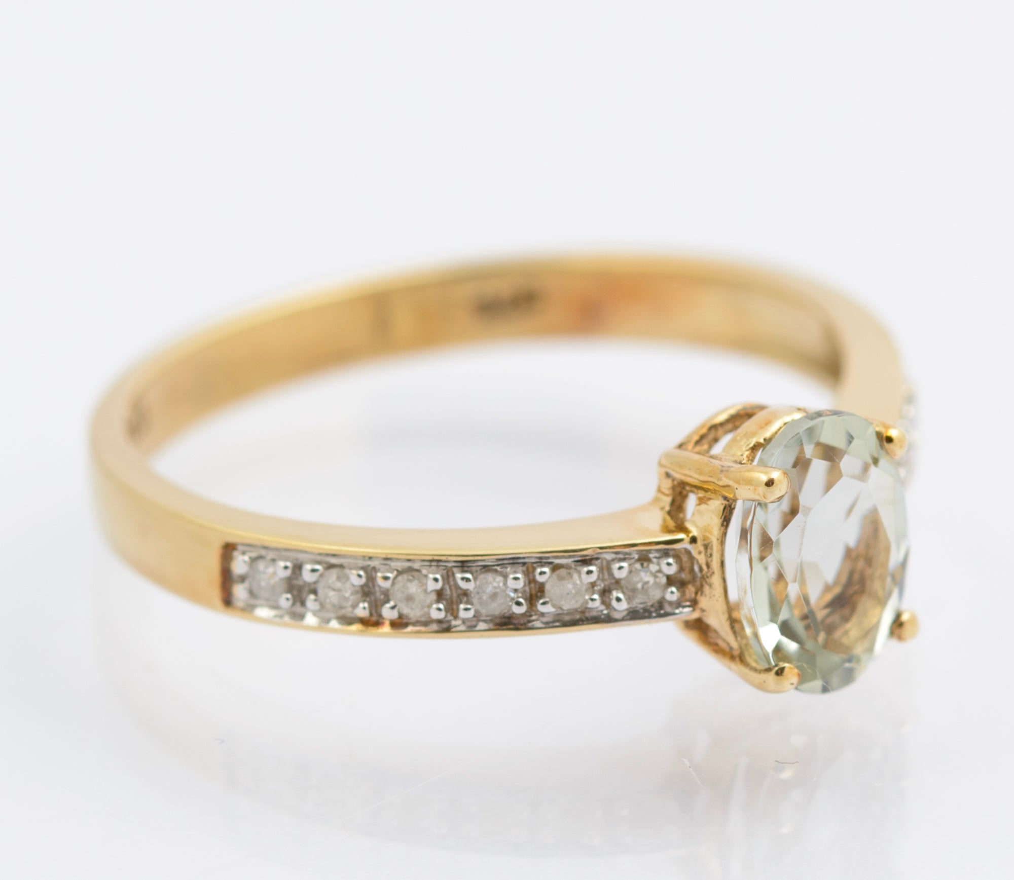 Vintage 9ct Gold & Aquamarine Gemstone Ring With Diamond Shoulders Size O (C2694)