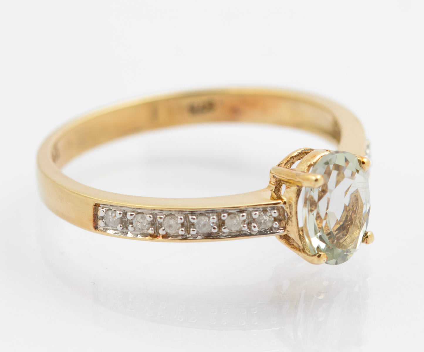 Vintage 9ct Gold & Aquamarine Gemstone Ring With Diamond Shoulders Size O (C2694)