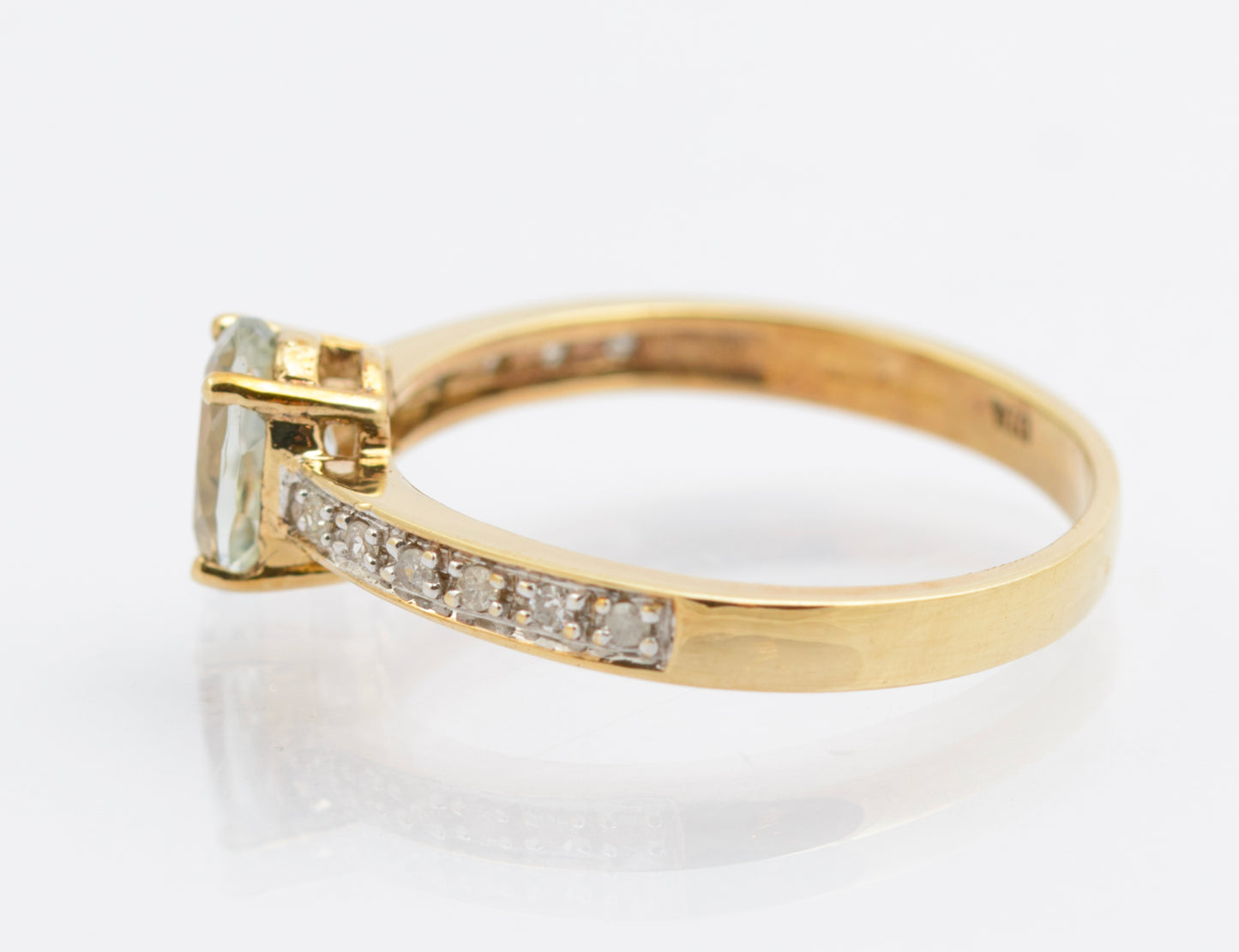 Vintage 9ct Gold & Aquamarine Gemstone Ring With Diamond Shoulders Size O (C2694)