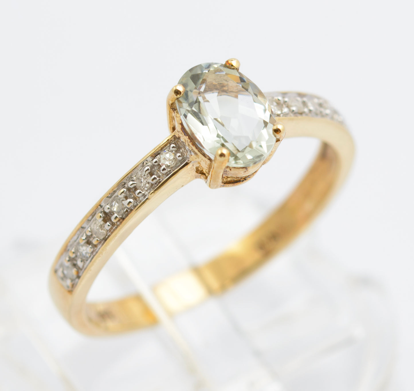 Vintage 9ct Gold & Aquamarine Gemstone Ring With Diamond Shoulders Size O (C2694)