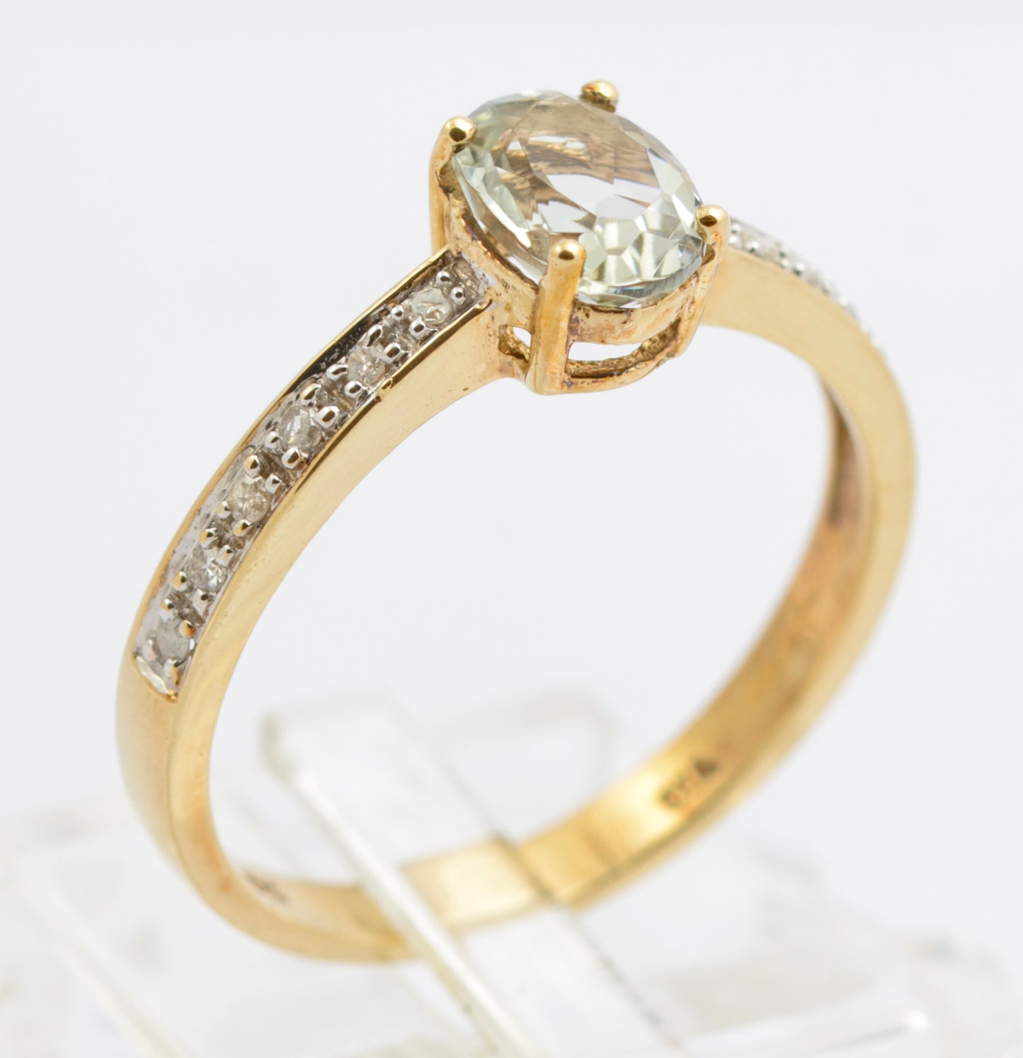 Vintage 9ct Gold & Aquamarine Gemstone Ring With Diamond Shoulders Size O (C2694)