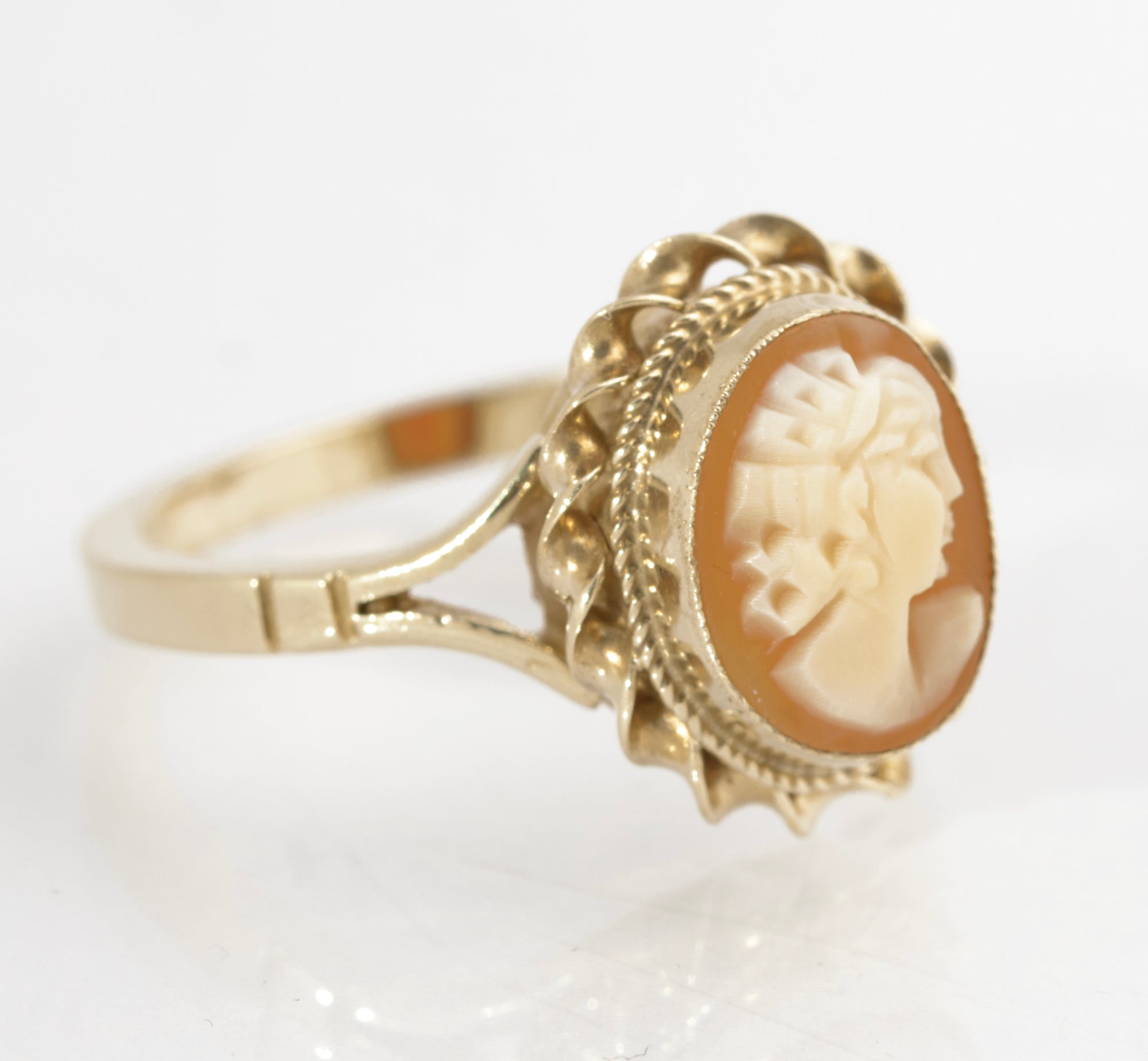 Vintage 9ct Gold Portrait Shell Cameo Ring 1970's Hallmark UK Ladies Size N (C2713)