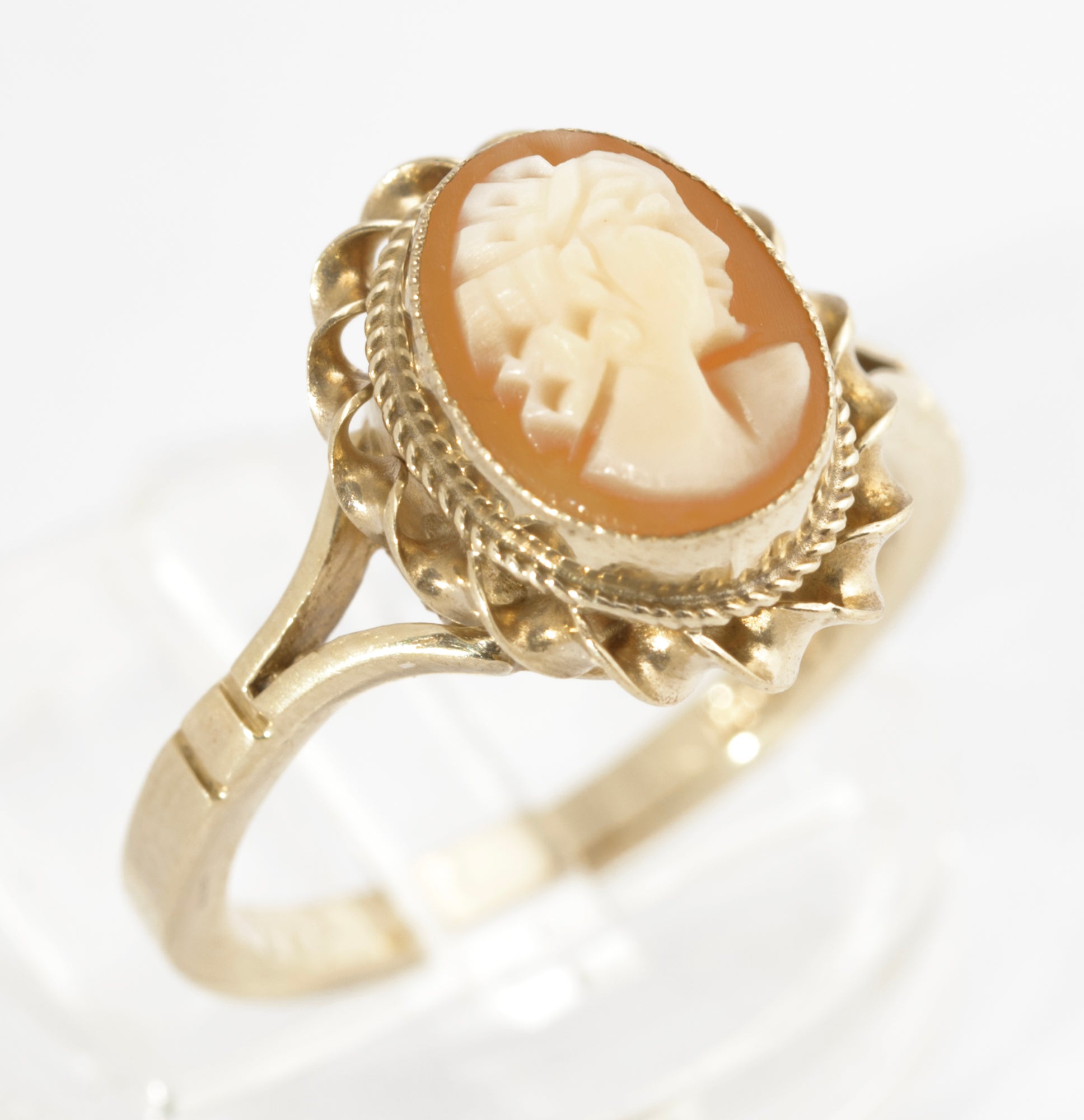 Vintage 9ct Gold Portrait Shell Cameo Ring 1970's Hallmark UK Ladies Size N (C2713)