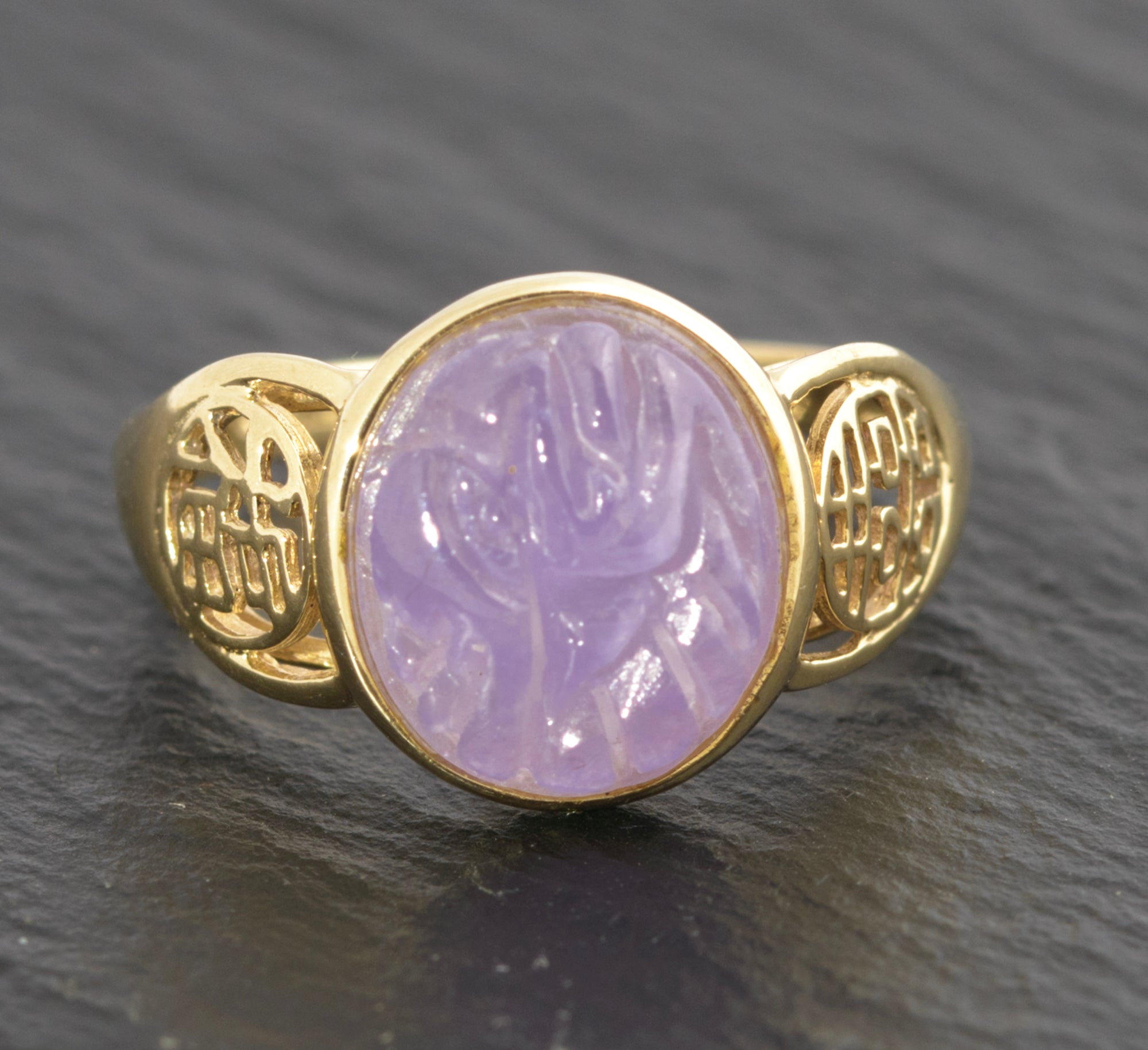 Vintage QVC Gems Of The Orient 14K Gold Ring With Carved Lavender Jade Panel (C2714)