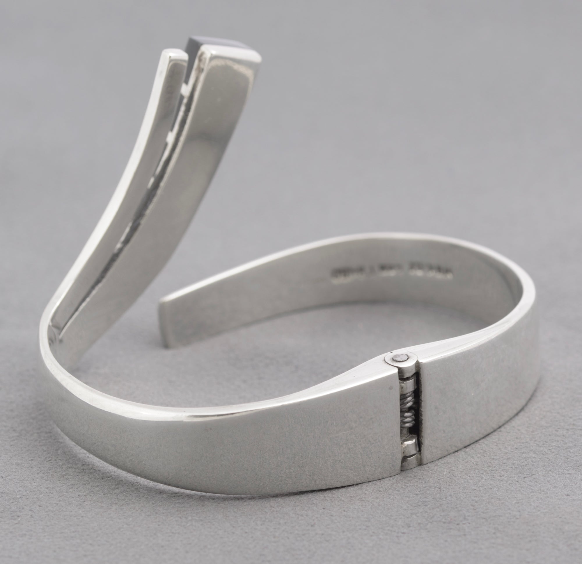 Vintage Mexican Sterling Silver & Black Onyx Bangle Art Deco Design Hallmarked (C2728)