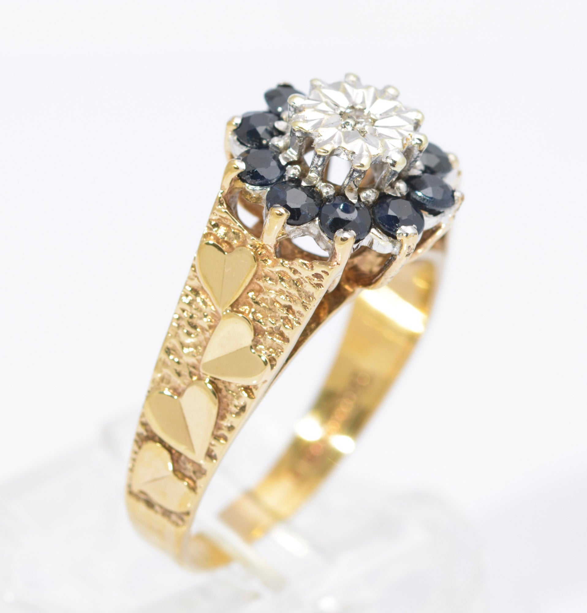 Vintage 9ct Gold Natural Sapphire & Diamond Ring Heart Shaped Shoulders Size P (C2730)