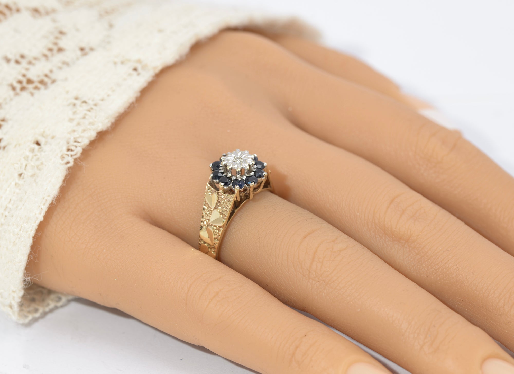 Vintage 9ct Gold Natural Sapphire & Diamond Ring | Heart Shaped Shoulders | Size P | C2730