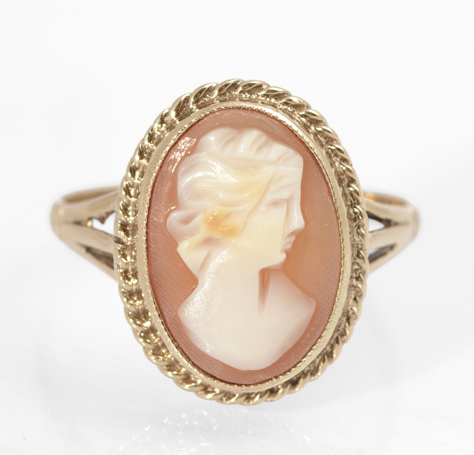 Vintage 9ct Gold & Carved Shell Cameo Portrait Ring c.1970's Size P1/2 (C2738)
