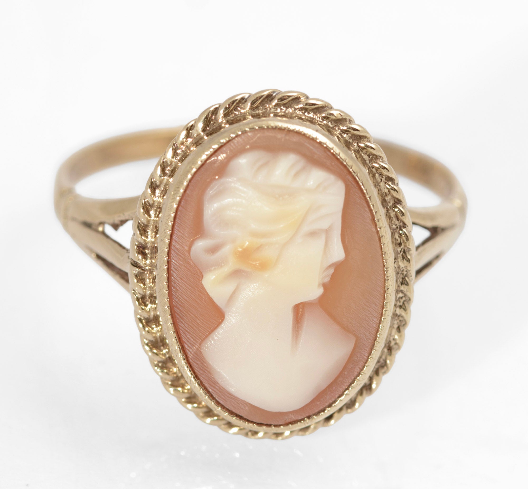 Vintage 9ct Gold & Carved Shell Cameo Portrait Ring c.1970's Size P1/2 (C2738)