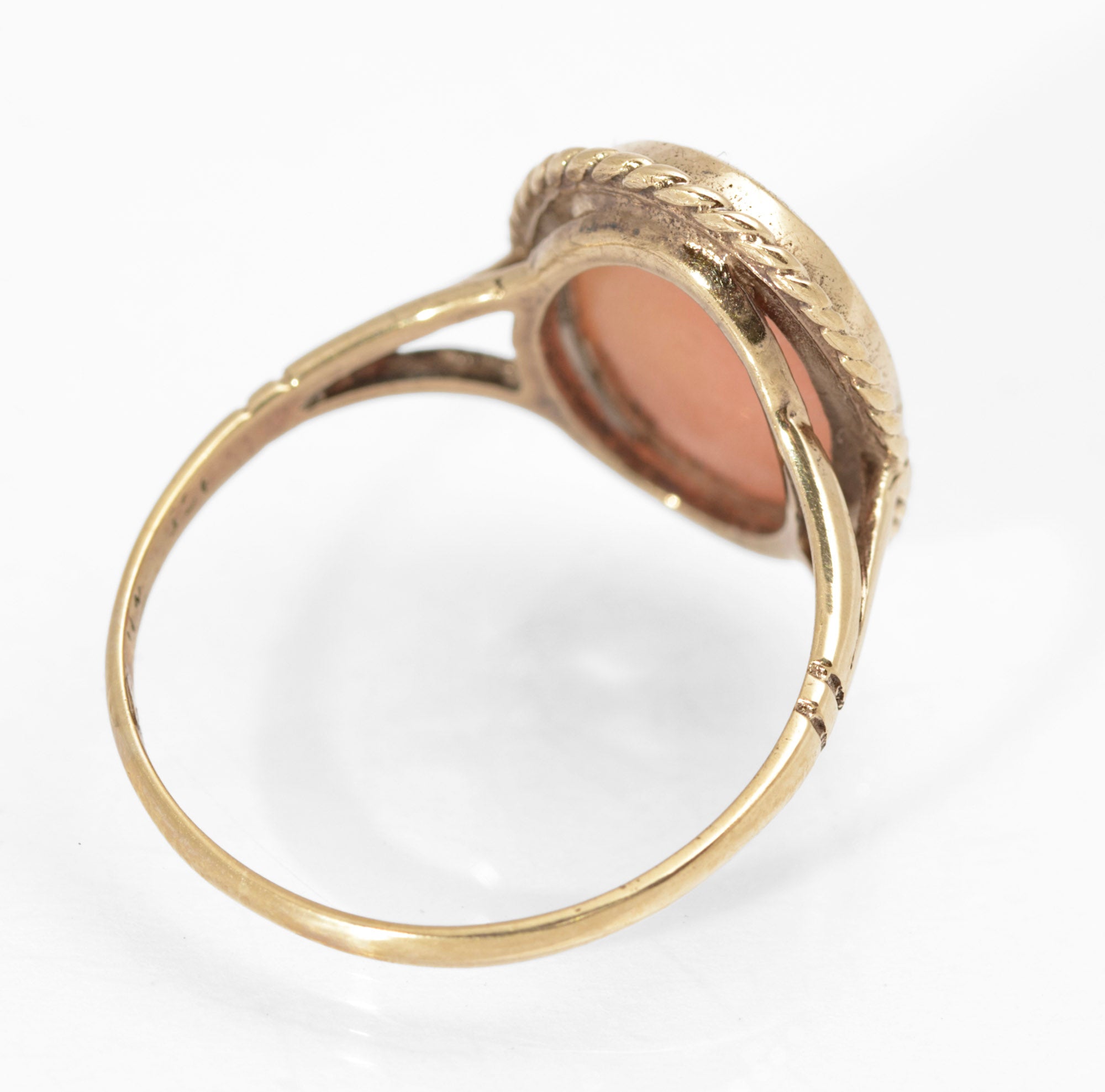 Vintage 9ct Gold & Carved Shell Cameo Portrait Ring c.1970's Size P1/2 (C2738)
