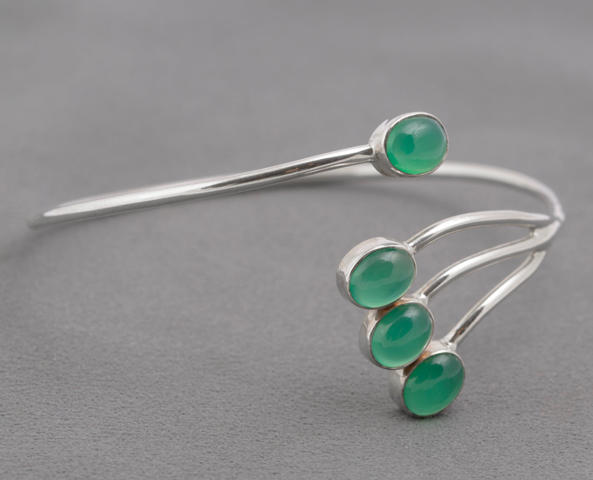 Vintage 925 Sterling Silver & Green Chrysoprase Cabochon Bangle Bracelet (C2739)