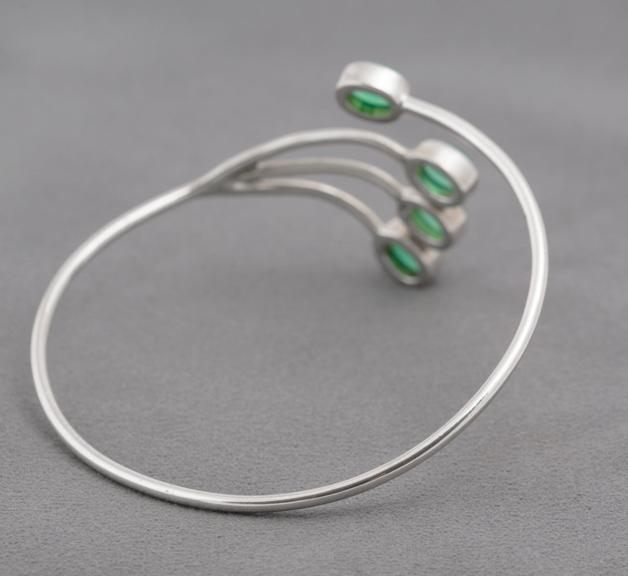 Vintage 925 Sterling Silver & Green Chrysoprase Cabochon Bangle Bracelet (C2739)