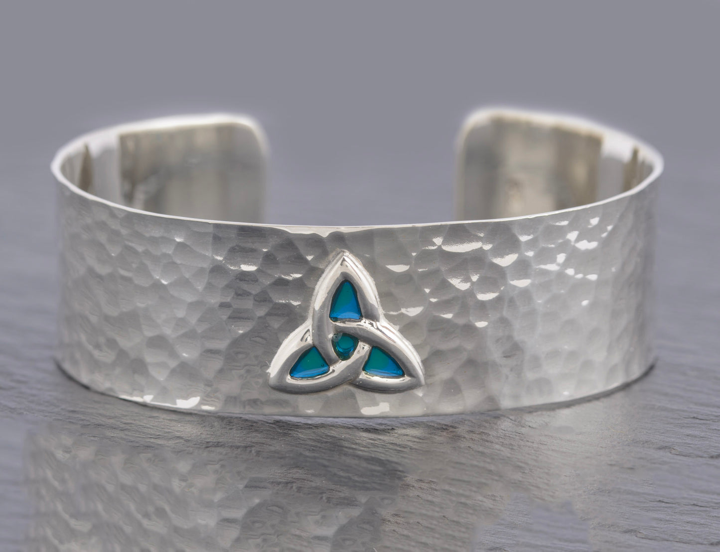 Vintage Planished 925 Sterling Silver & Peacock Enamel Arts & Crafts Design Handmade Bangle (C2741)