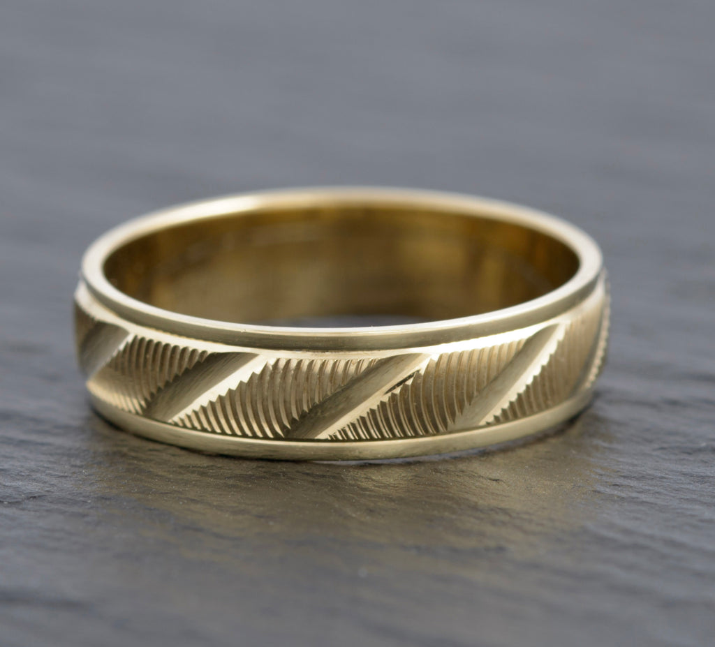 Vintage 9ct Gold Band Ring Optical Effect Design Sheffield Hallmark UK Size O (C2742)