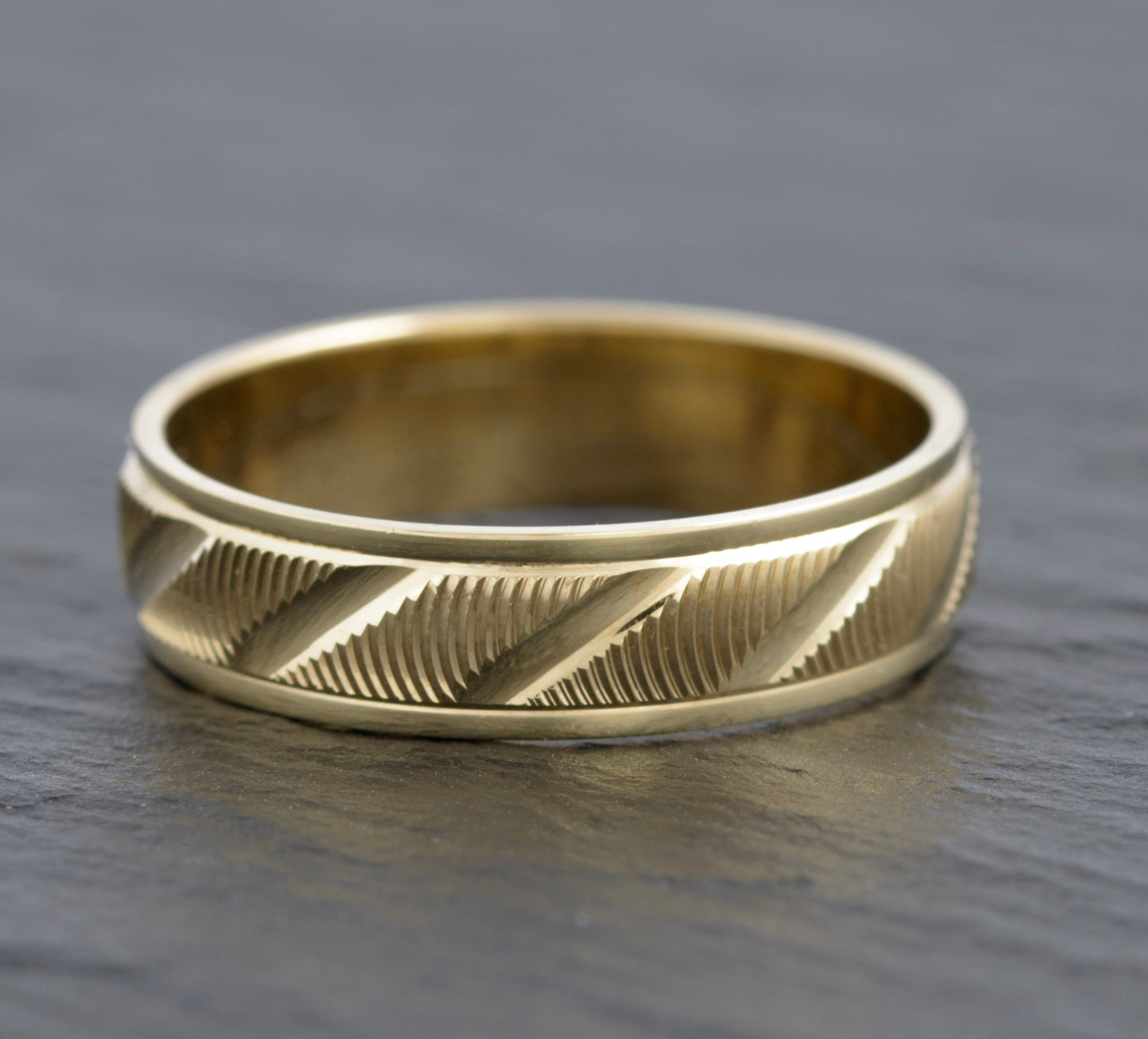 Vintage 9ct Gold Band Ring Optical Effect Design Sheffield Hallmark UK Size O (C2742)