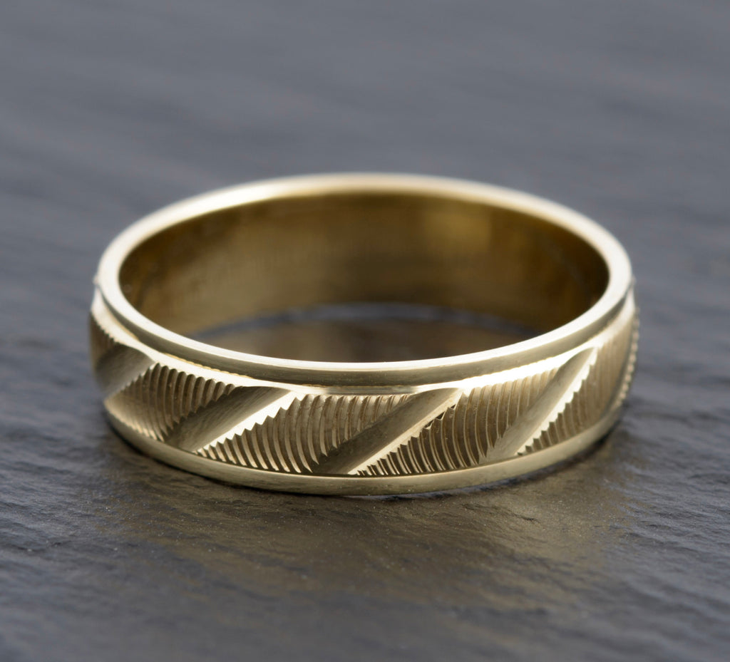 Vintage 9ct Gold Band Ring Optical Effect Design Sheffield Hallmark UK Size O (C2742)