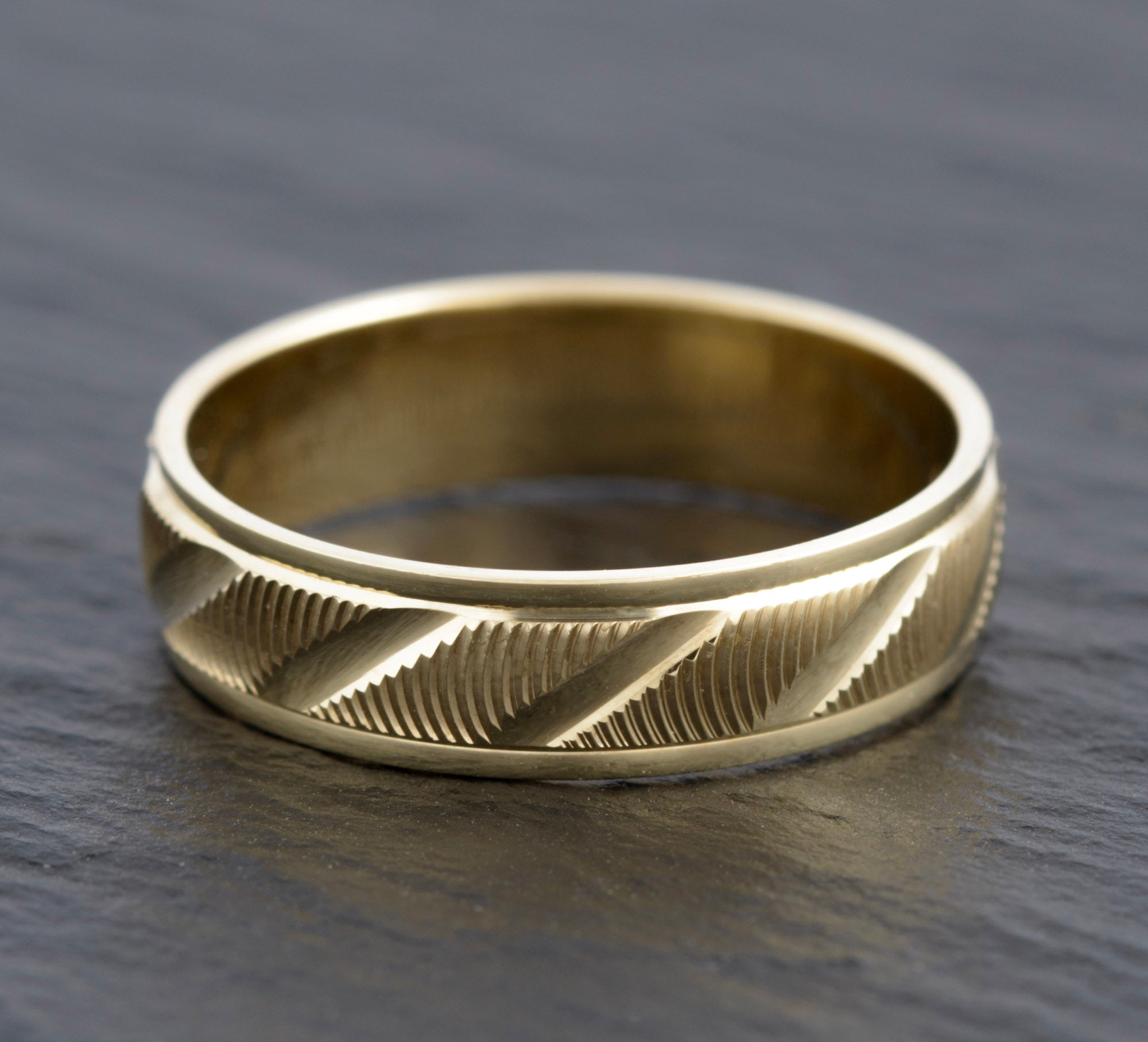 Vintage 9ct Gold Band Ring Optical Effect Design Sheffield Hallmark UK Size O (C2742)