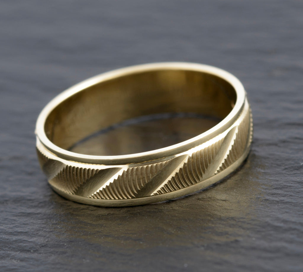 Vintage 9ct Gold Band Ring Optical Effect Design Sheffield Hallmark UK Size O (C2742)