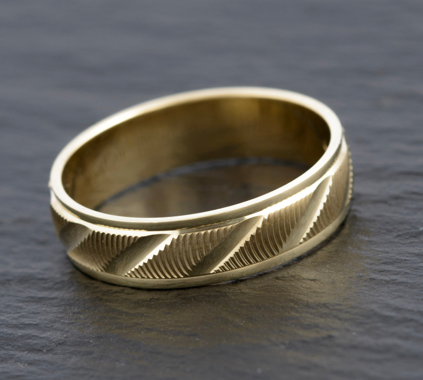 Vintage 9ct Gold Band Ring Optical Effect Design Sheffield Hallmark UK Size O (C2742)