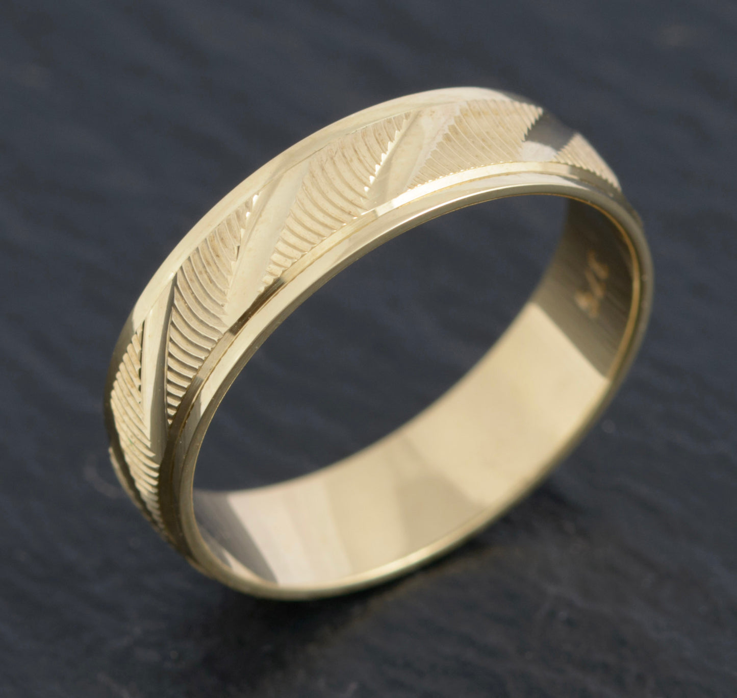 Vintage 9ct Gold Band Ring Optical Effect Design Sheffield Hallmark UK Size O (C2742)