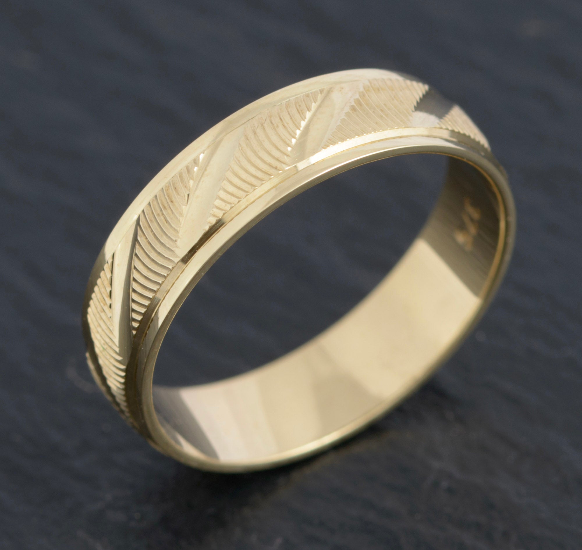 Vintage 9ct Gold Band Ring Optical Effect Design Sheffield Hallmark UK Size O (C2742)