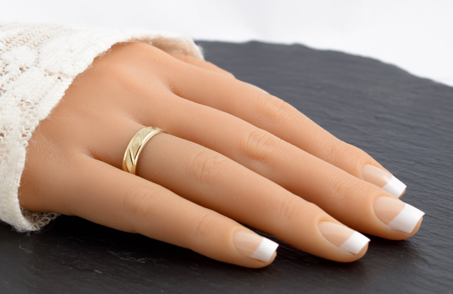 Vintage 9ct Gold Band Ring Optical Effect Design Sheffield Hallmark UK Size O (C2742)