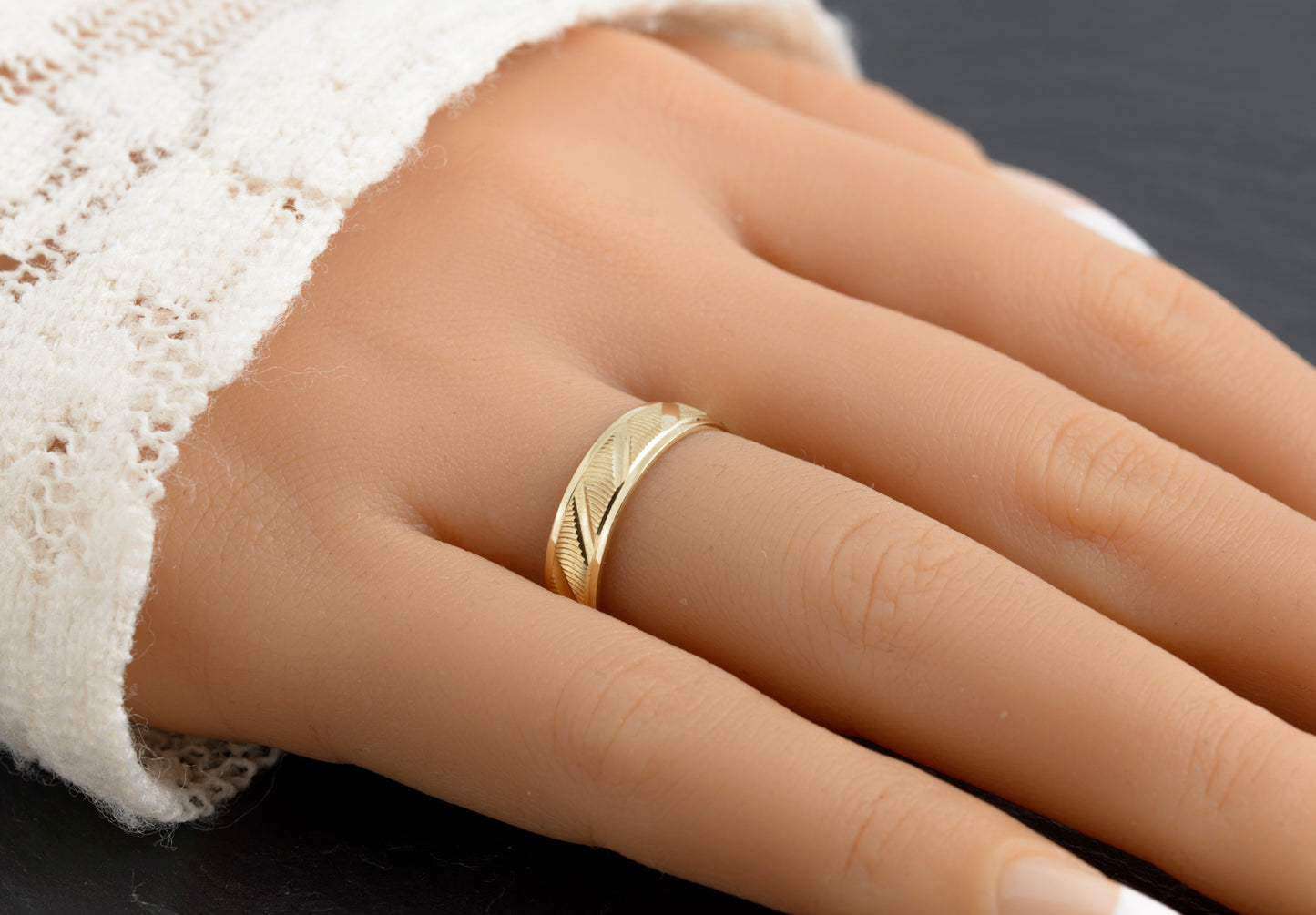 Vintage 9ct Gold Band Ring Optical Effect Design Sheffield Hallmark UK Size O (C2742)