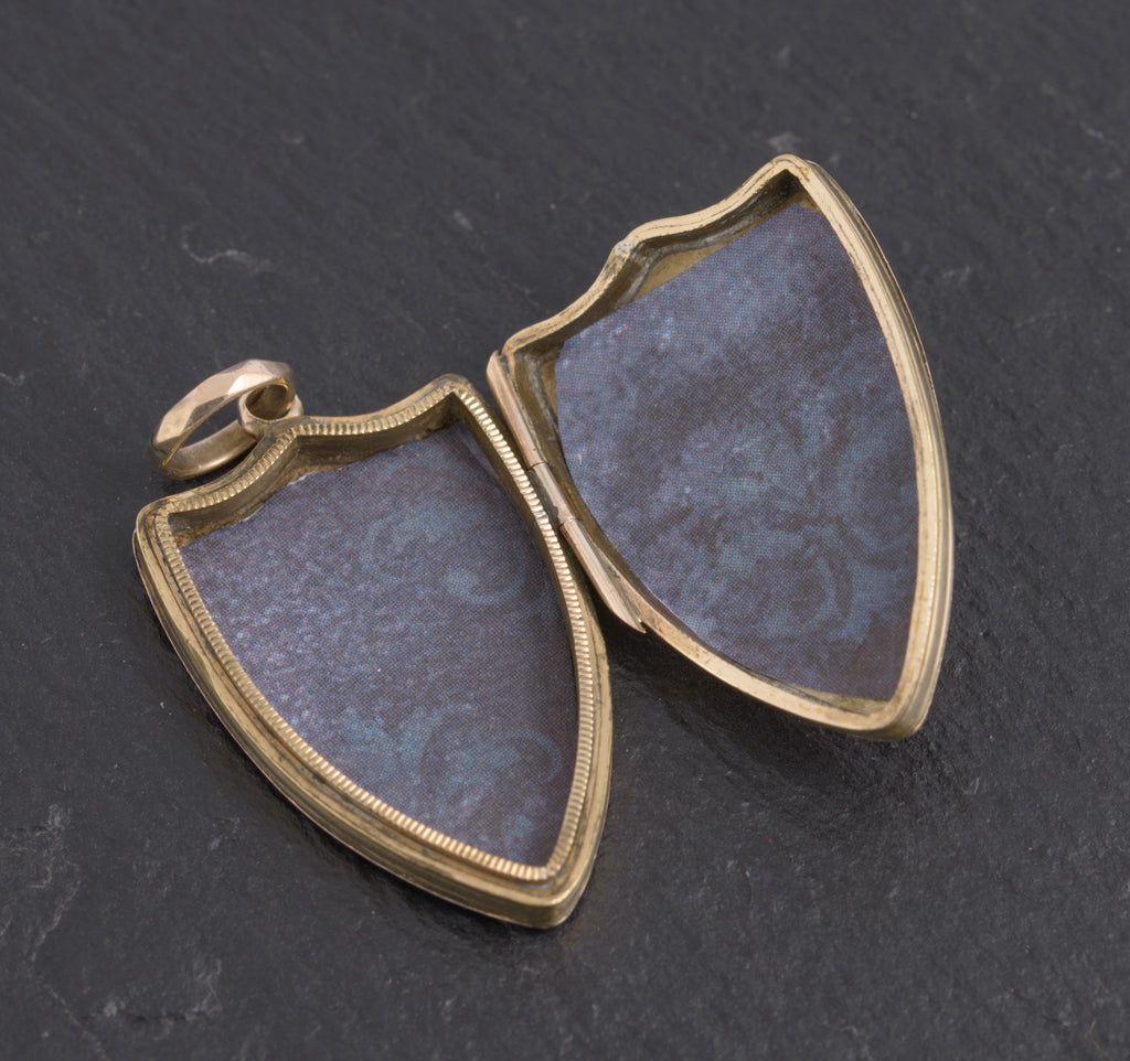 Antique Edwardian 9ct Gold Shield Shaped Locket Pendant Engraved Design (C2743)