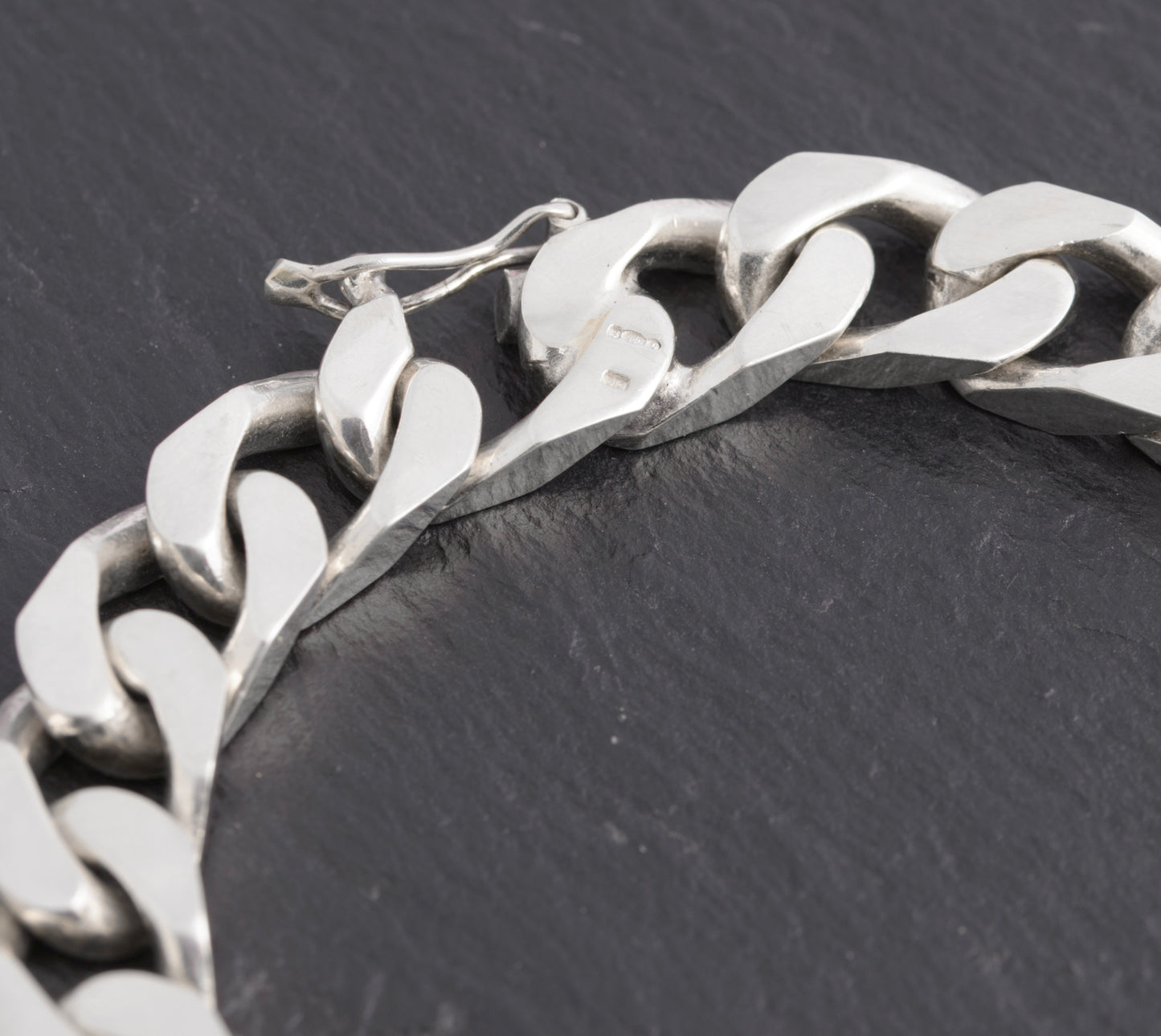Vintage Sterling Silver Chunky Cut Curb Link Chain Bracelet Hallmarked 1981 (C2753)