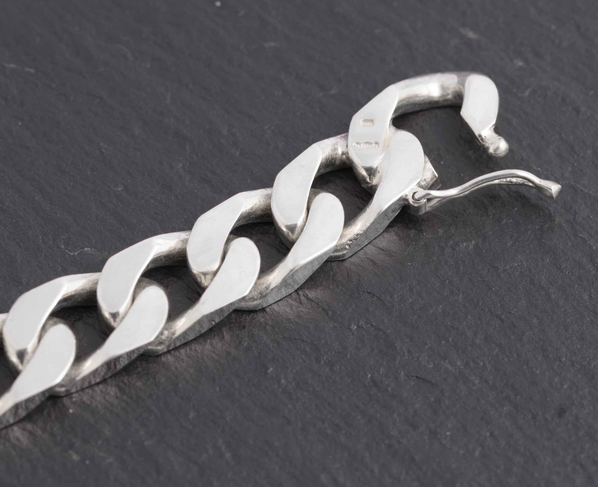Vintage Sterling Silver Chunky Cut Curb Link Chain Bracelet Hallmarked 1981 (C2753)