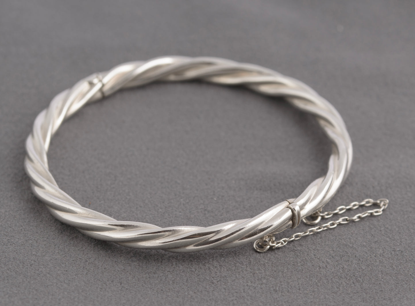 Vintage Sterling Silver Hinged Bangle Barley Sugar Twist Design c.1980's (C2756)
