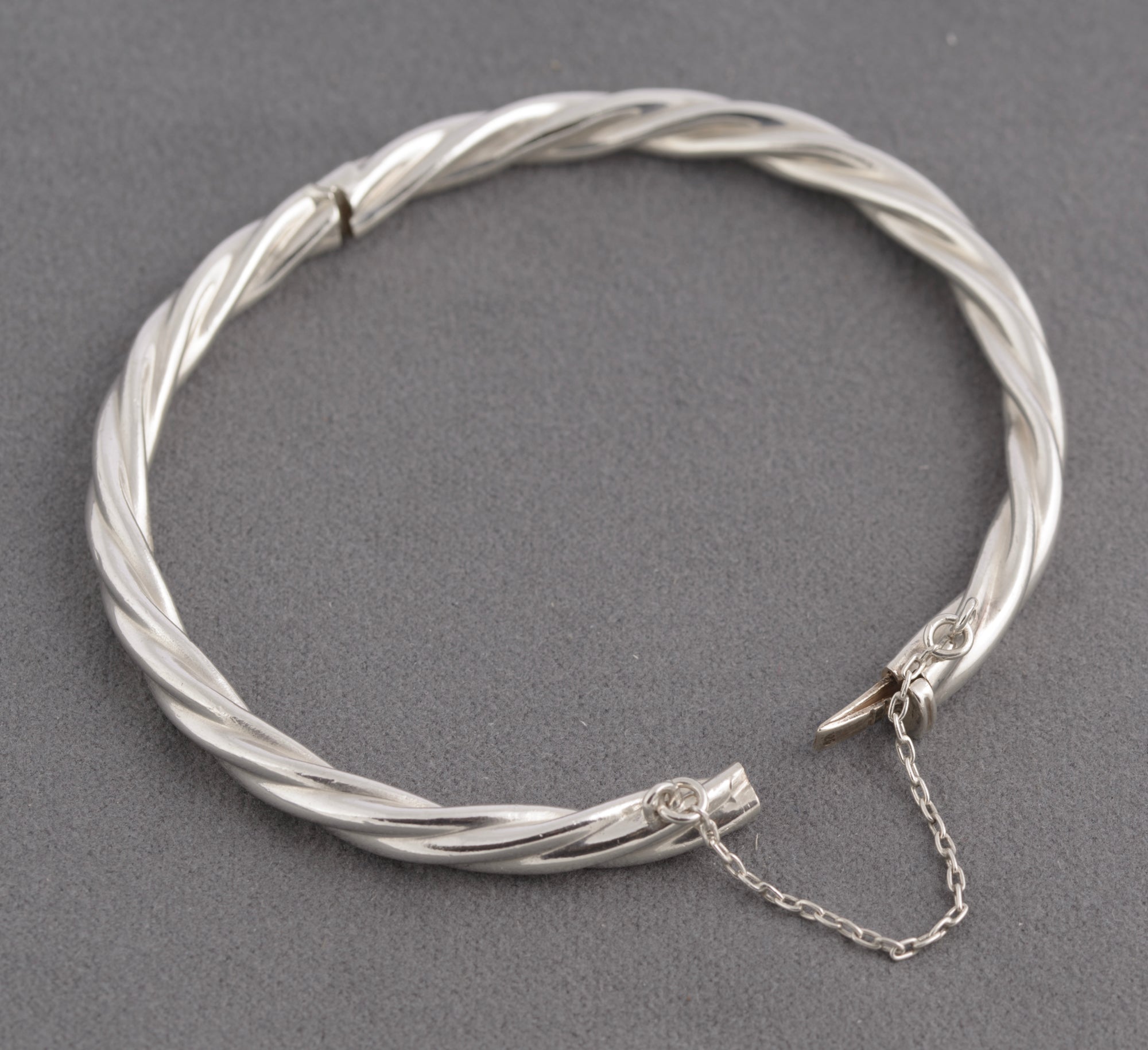 Vintage Sterling Silver Hinged Bangle Barley Sugar Twist Design c.1980's (C2756)