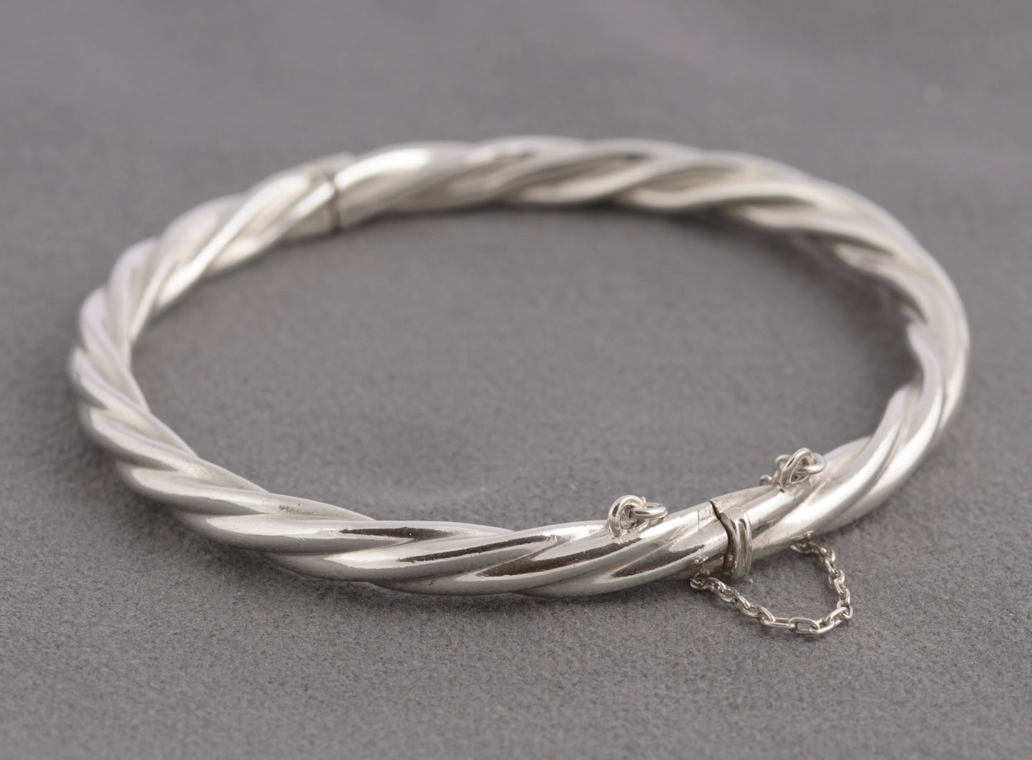 Vintage Sterling Silver Hinged Bangle Barley Sugar Twist Design c.1980's (C2756)