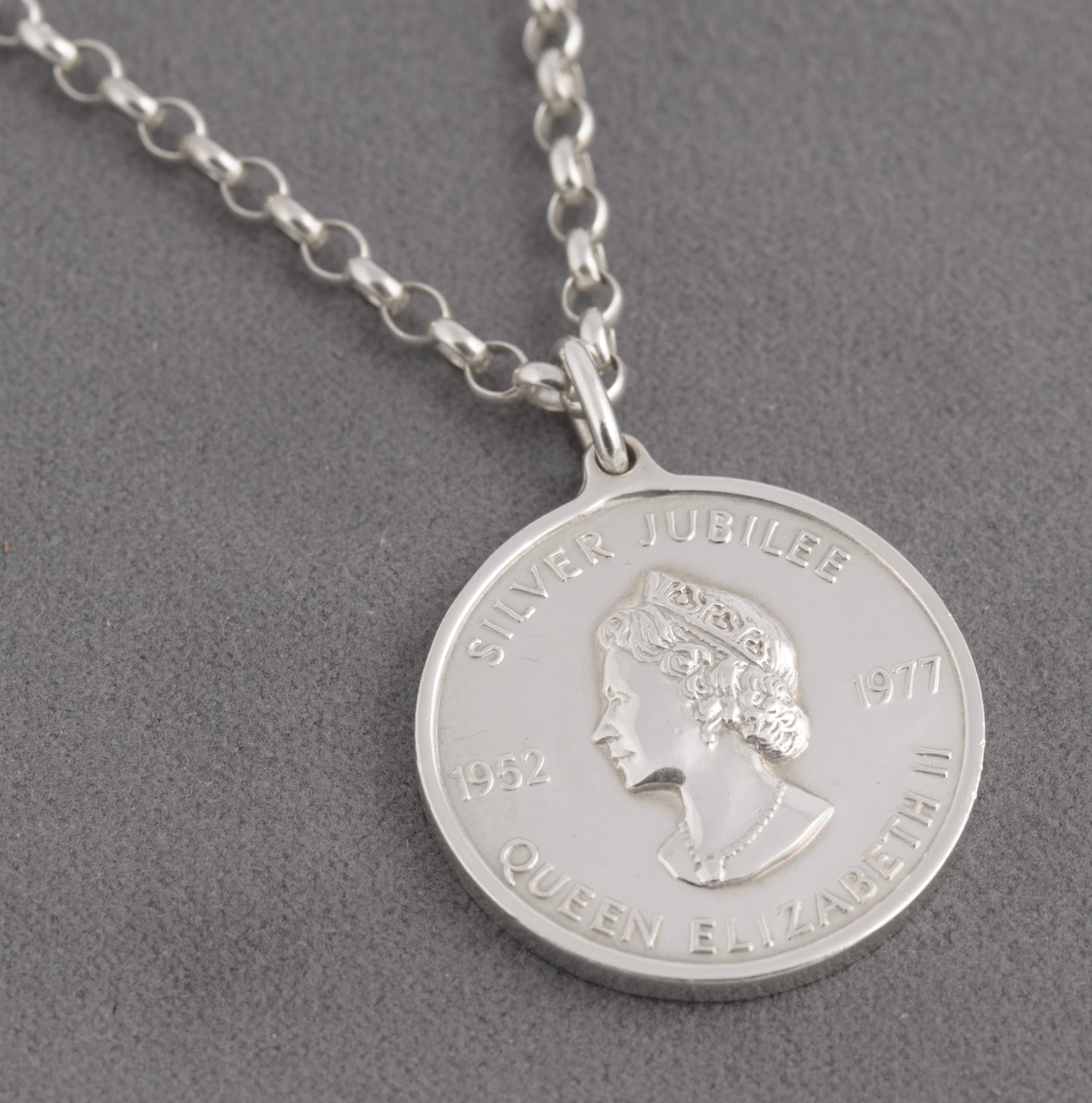 Vintage Sterling Silver 1977 Jubilee Ingot Pendant Necklace Double Sided (C2757)