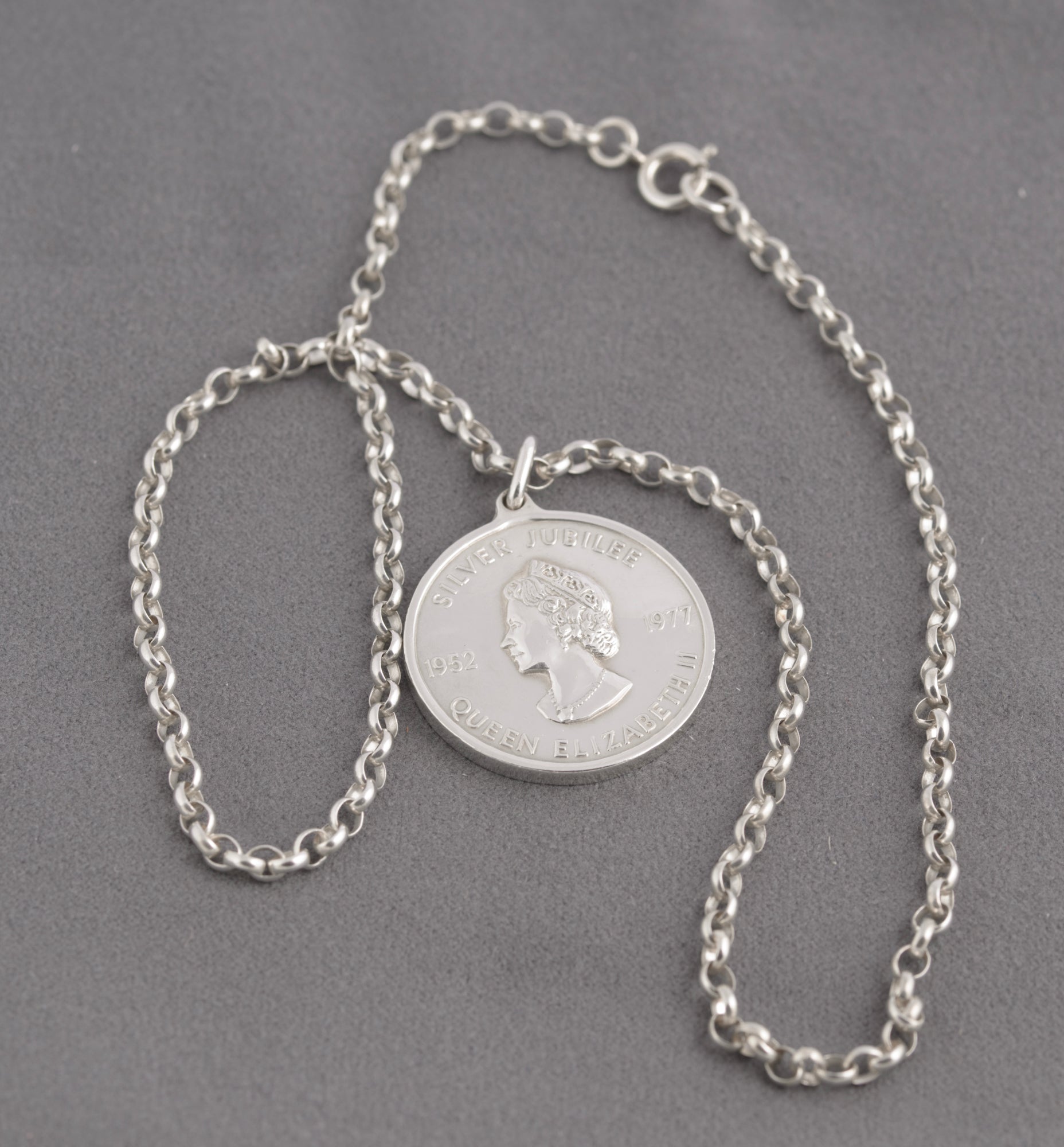 Vintage Sterling Silver 1977 Jubilee Ingot Pendant Necklace Double Sided (C2757)