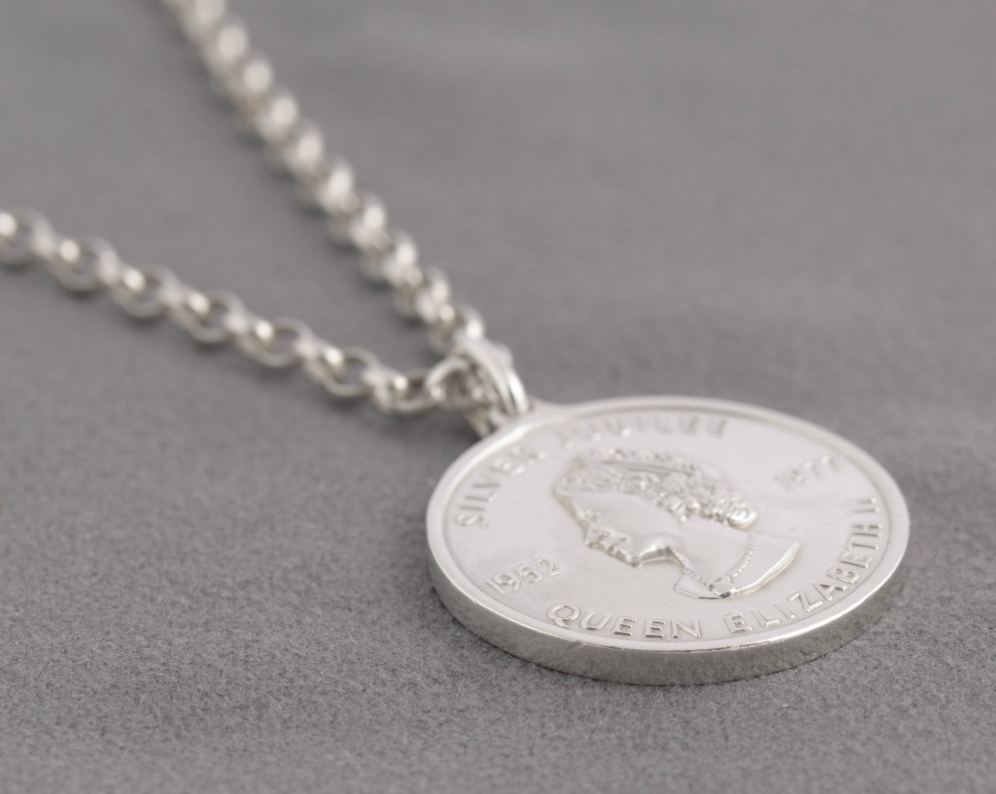 Vintage Sterling Silver 1977 Jubilee Ingot Pendant Necklace Double Sided (C2757)