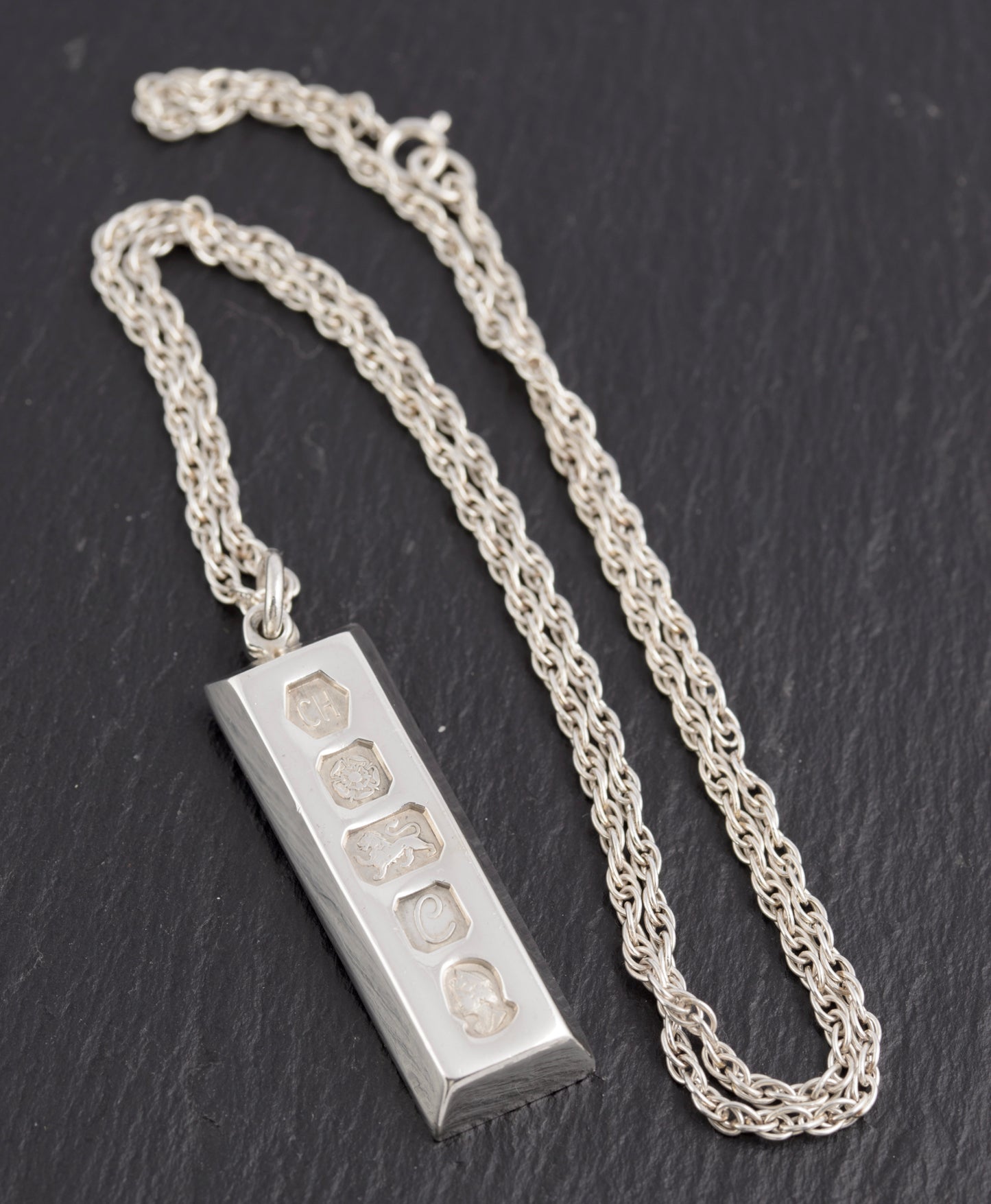 Vintage Sterling Silver Heavy Bullion Ingot Pendant Necklace 1977 Jubilee (C2776)