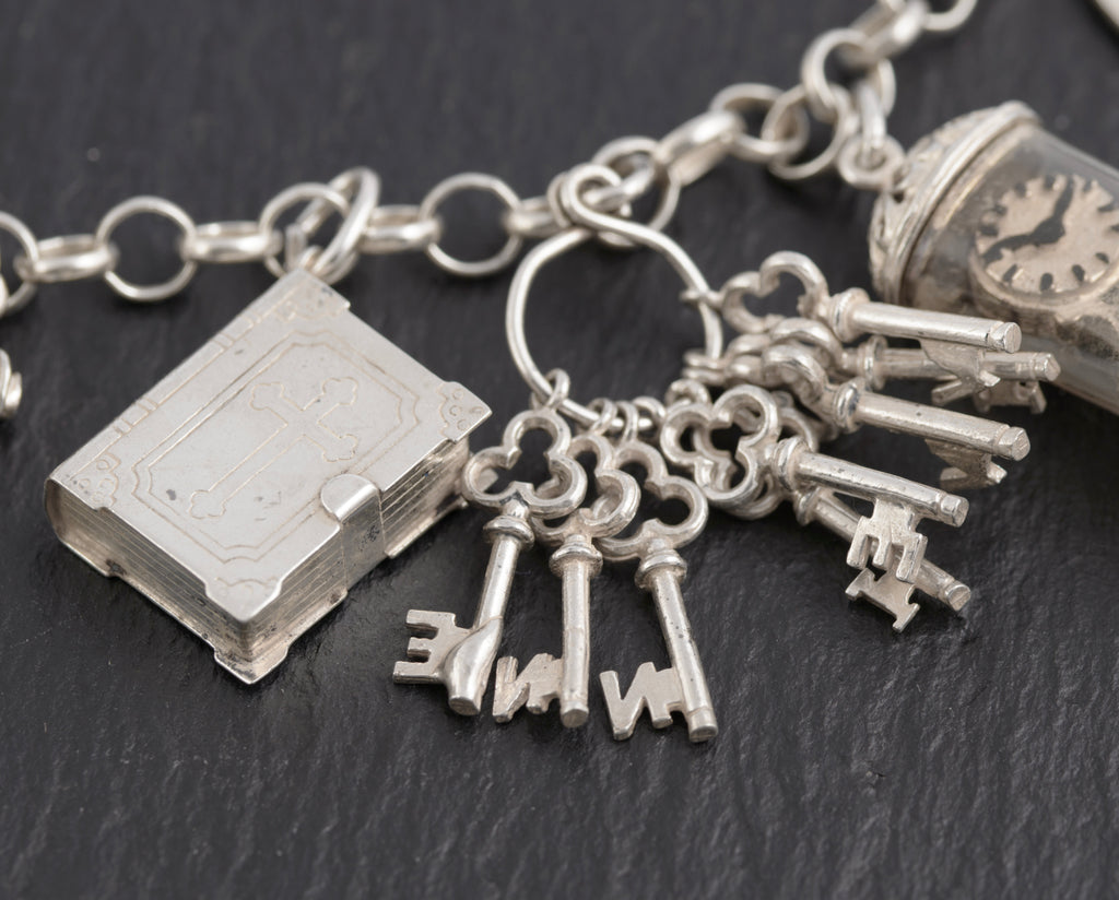 Vintage Sterling Silver Traditional Charm Bracelet 1970's - 8 Charms (C2777)