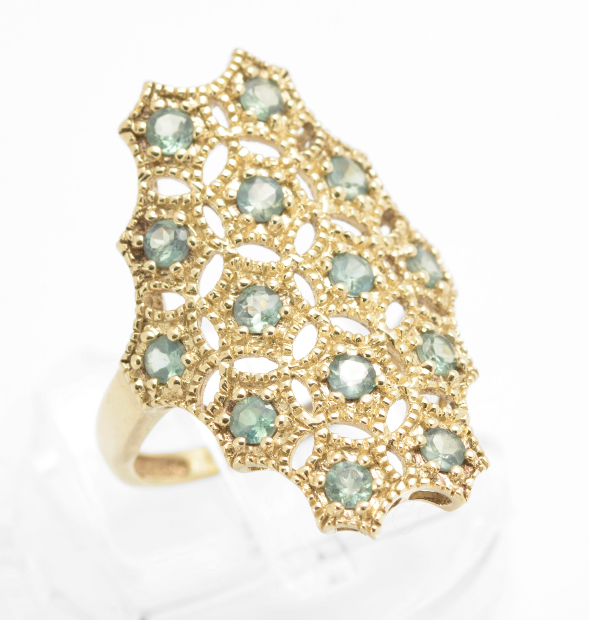 Stylish 9ct 375 Gold & Green Sapphire Set Dress Ring Shield Mesh Set Head (C2781)