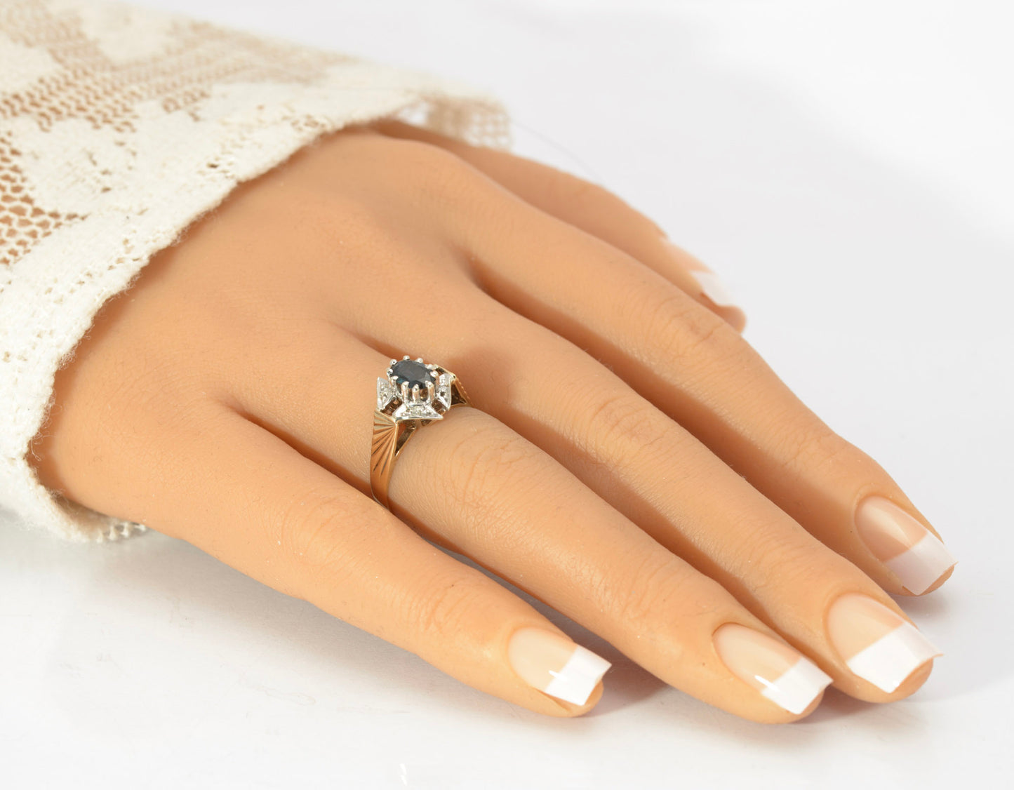Vintage 9ct Gold Natural Sapphire & Diamond Shield Head Ring 1970's Size L1/2 (C2796)