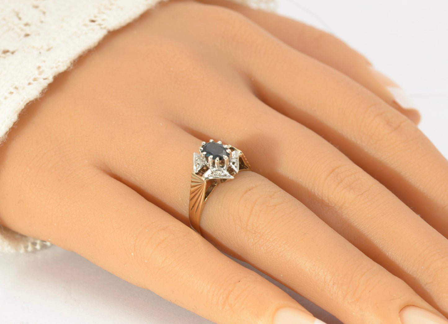 Vintage 9ct Gold Natural Sapphire & Diamond Shield Head Ring 1970's Size L1/2 (C2796)